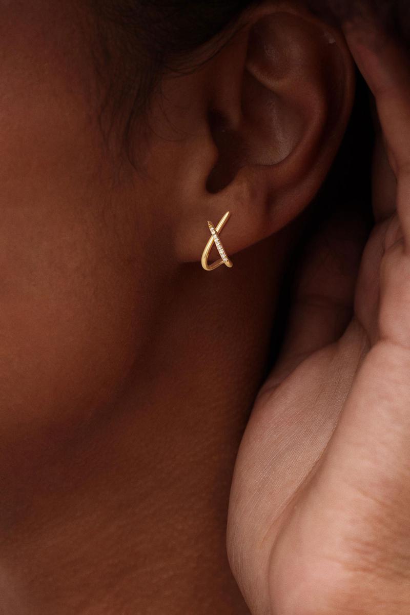 CAROVO 14K Gold-Plated Stud Earrings Dainty Earrings Simple Minimalist Cubic Zirconia Diamond Gold Earrings Hypoallergenic Earring for Women Trendy  Women Gifts