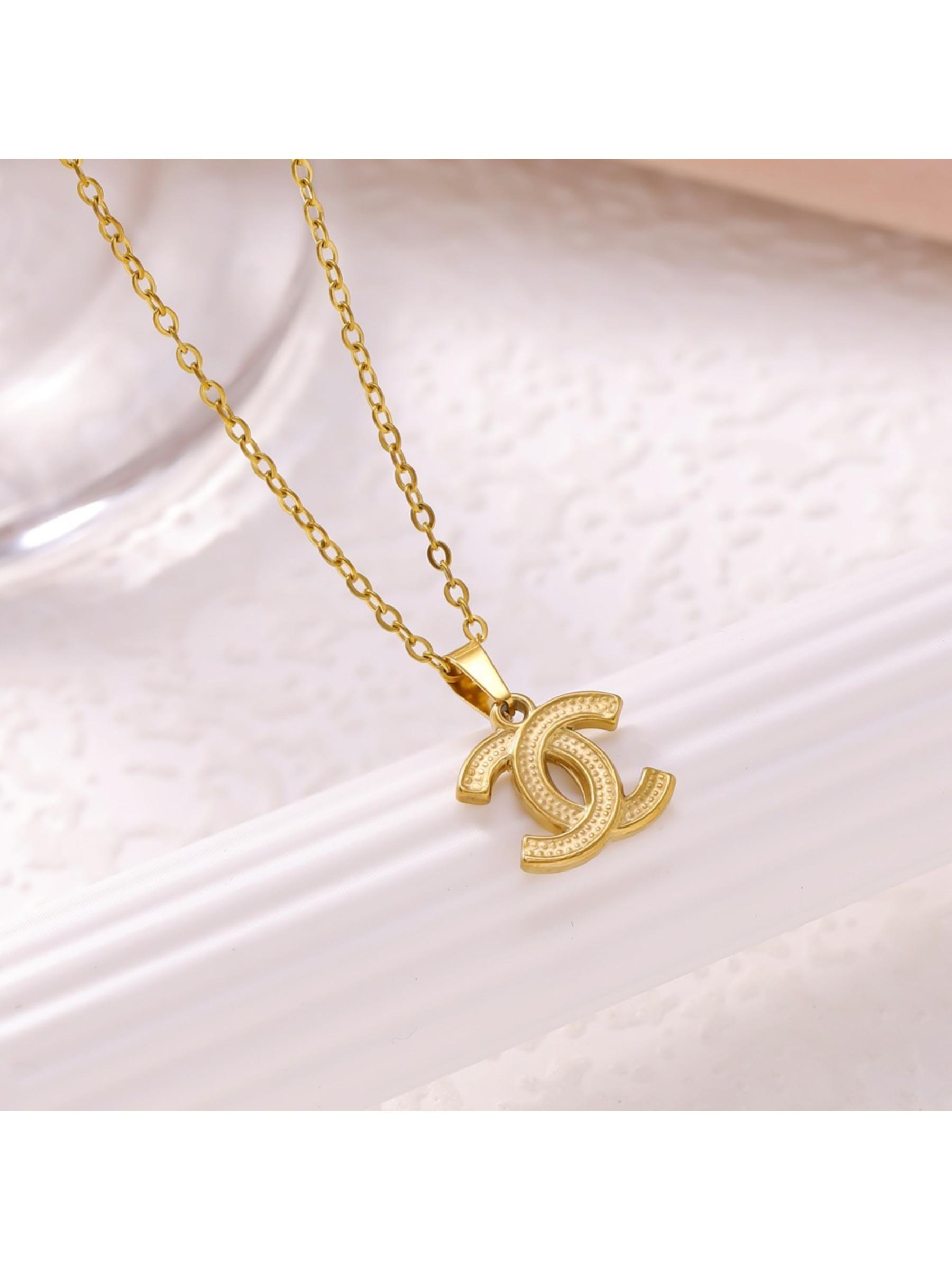 European and American INS Style Stainless Steel Double C Letter Pendant Necklace for Women, Light Luxury Niche Design Titanium Steel Necklace