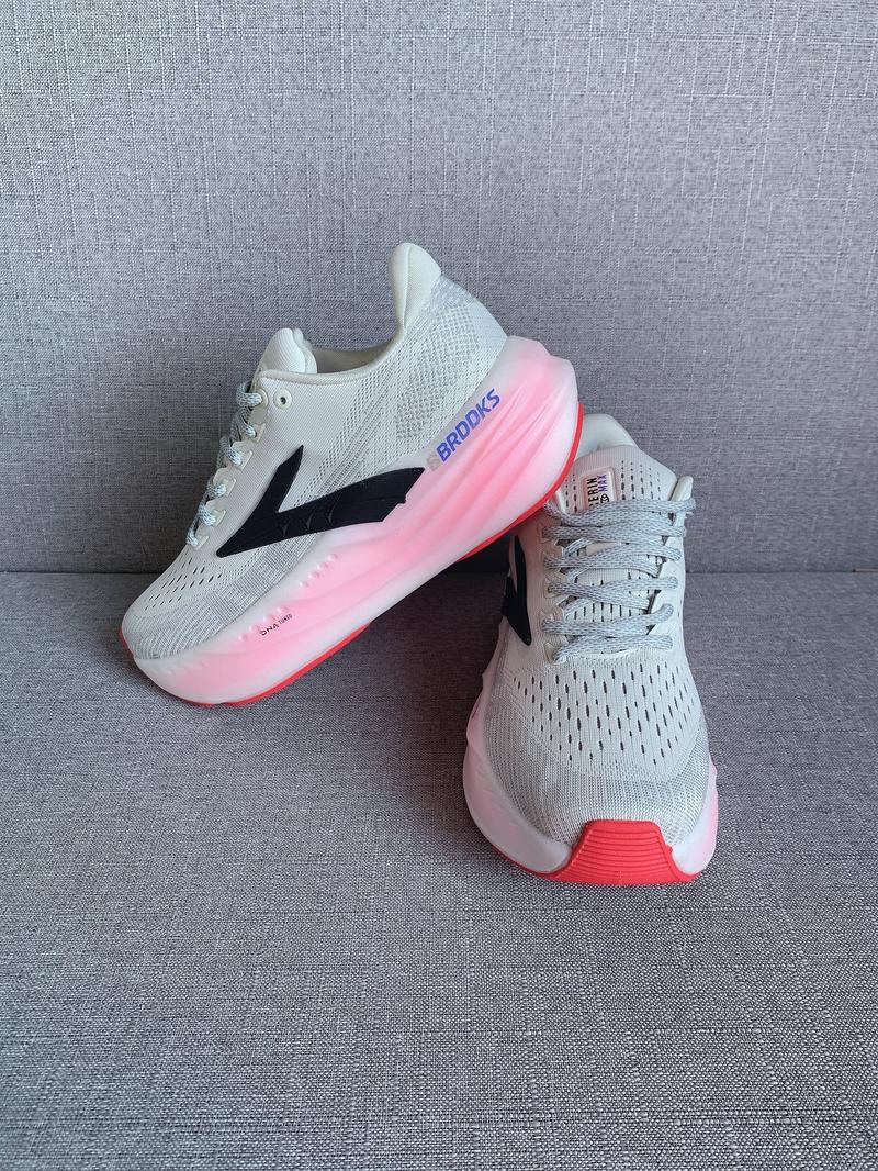 Brooks Professional Running Shoes, Blue Neon Midsole, Gold Identifier, Define Street Track New Aesthetic, Breathable Running Shoes