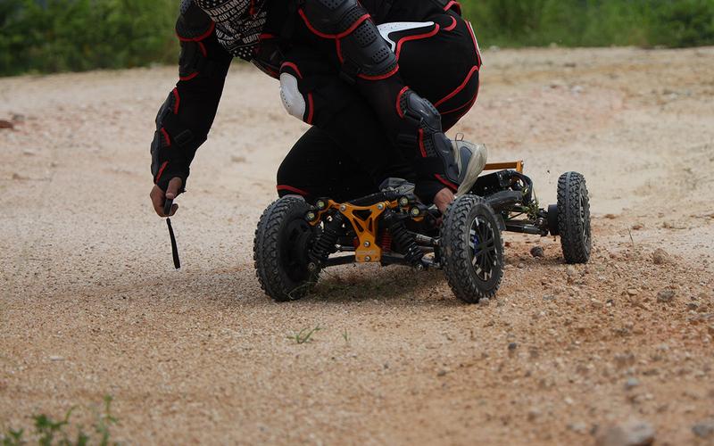 Ecomob M24 PRO 4WD 40T 12S5P Real Suspension Off-road Electric Skateboard with 3800W Motor & 9 Layer Maple Deck for Rugged Terrains