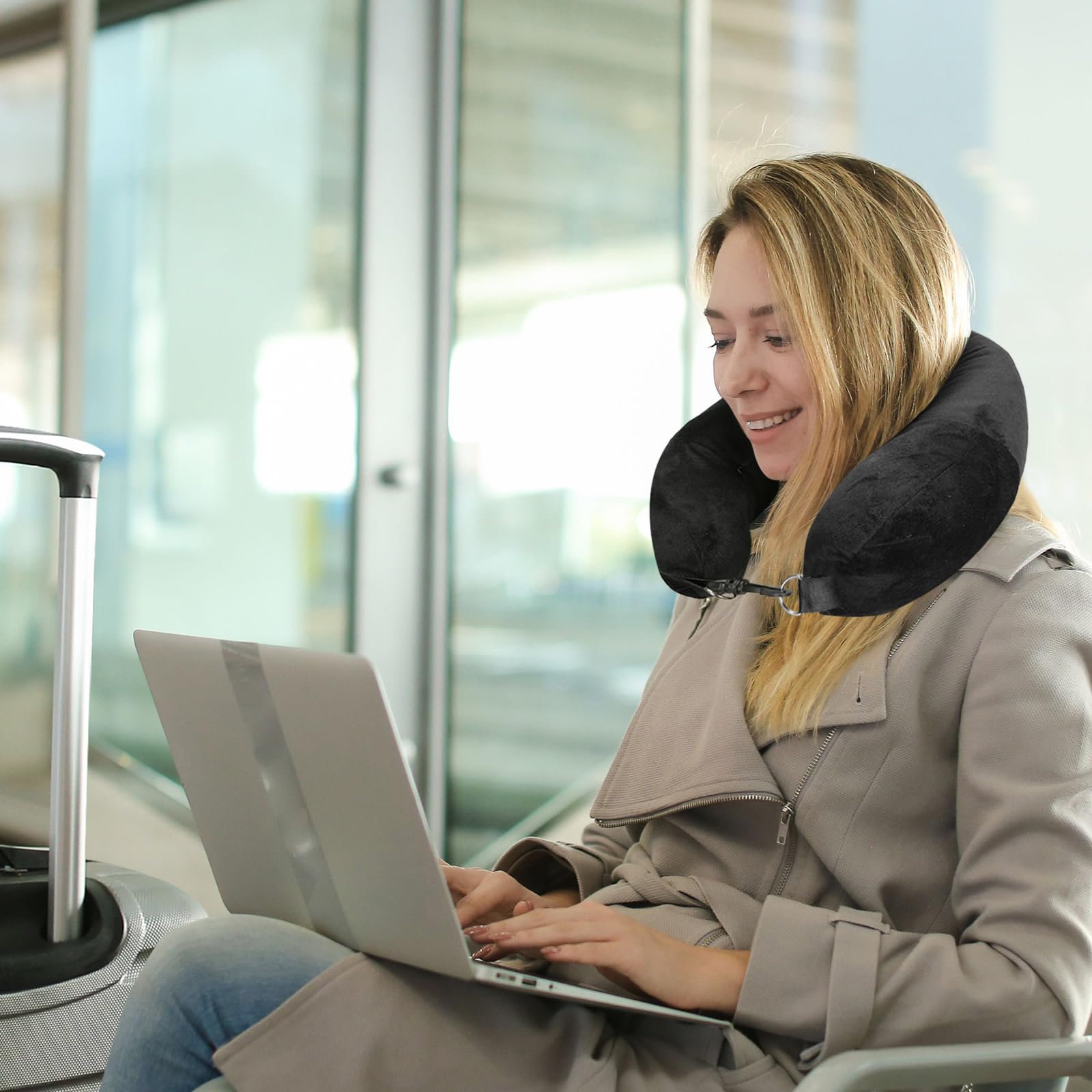 Travel Neck Pillow for Airplane with Fillable Clothing Space, Multi-Functional Plush U-Shaped Travel Pillow, Comfortable Support for Journeys, Travel Neck Cushion