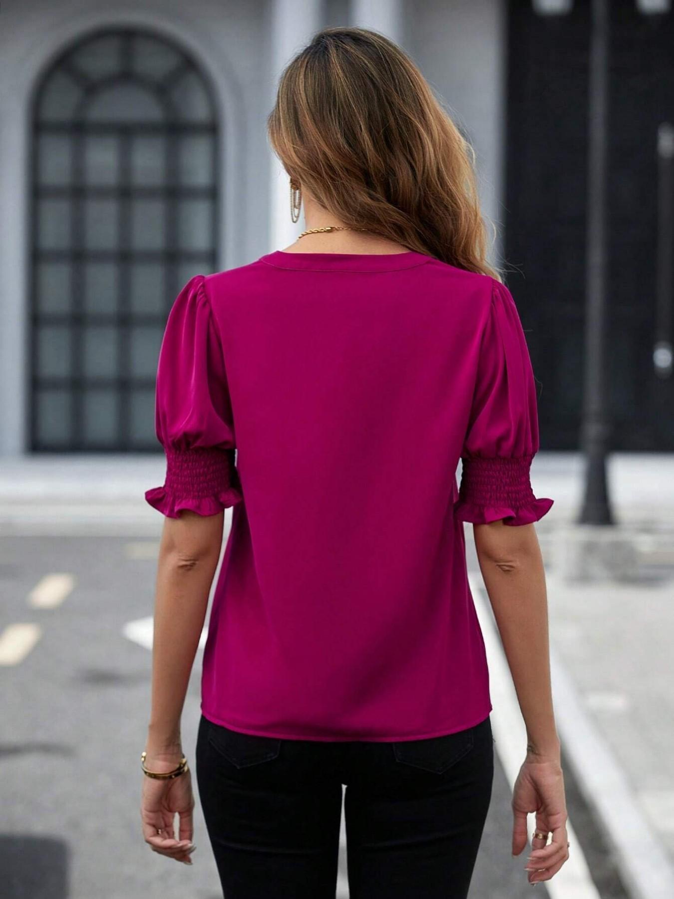 A stylish and elegant women's solid color V-neck T-shirt, suitable for daily wear, commuting, and outings, perfect for summer.