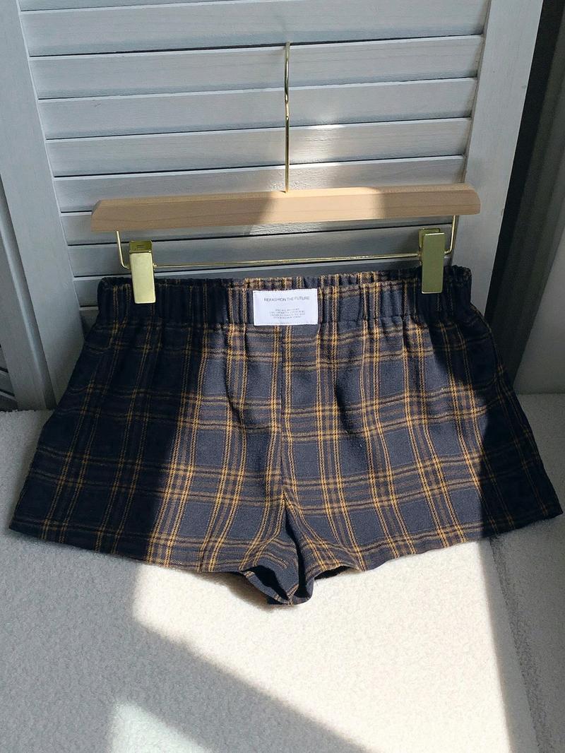 Women's summer casual everyday fashionable and cute plaid shorts.