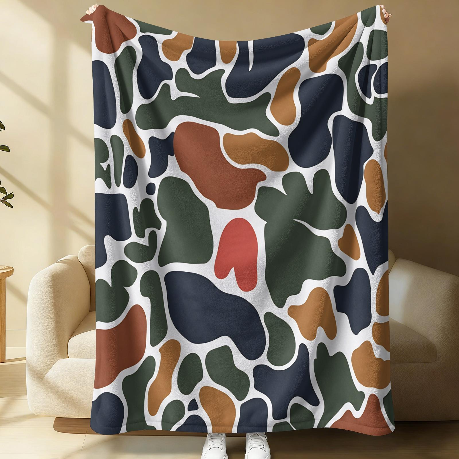 Multicolor Retro Camouflage Print Flannel Throw Blanket, Abstract Camo Pattern Blanket for Summer Air Conditioner Room, Lightweight Cozy Blanket for Bed Sofa Cover Office Nap Car Camping Travel