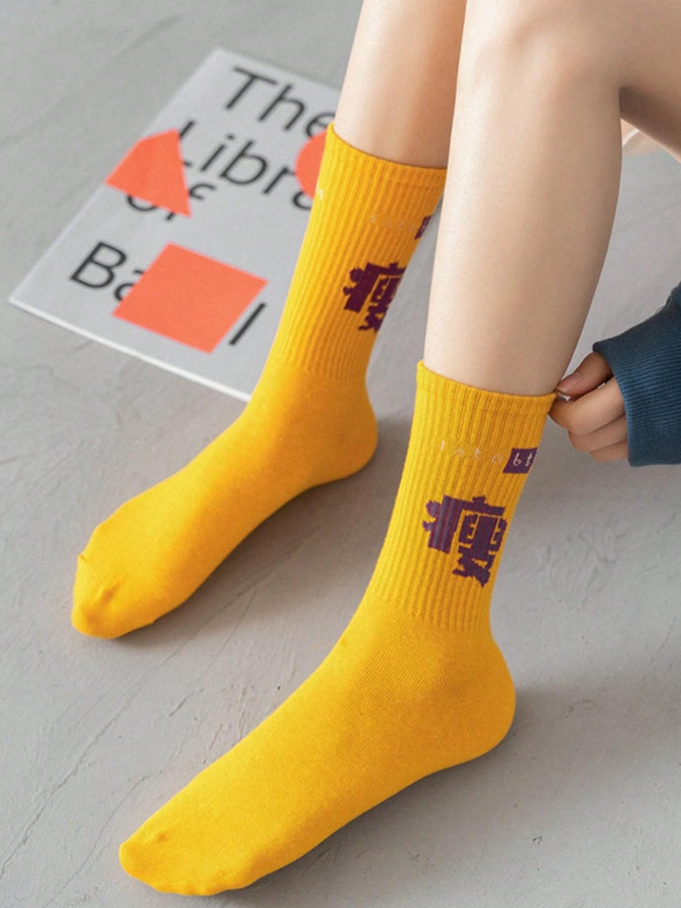 Random 10 Pairs of Trendy Street Fashion Crew Socks, Unisex Versatile Mid-Calf Socks, Casual Style for Men and Women