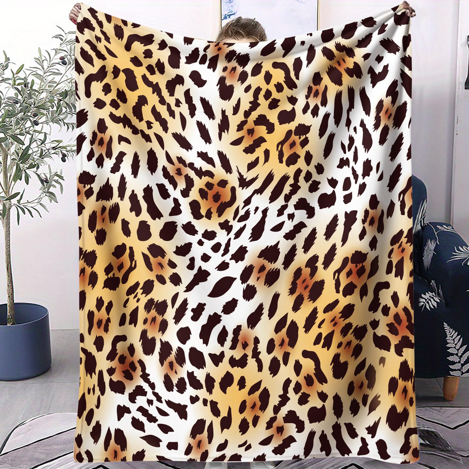 Retro Light Luxury Leopard Print Flannel Blanket, Soft and Fluffy, Warm and Breathable, Suitable for Fashionable Young Women for Home, Office and Travel Use, An Ideal Gift for Relatives and Friends