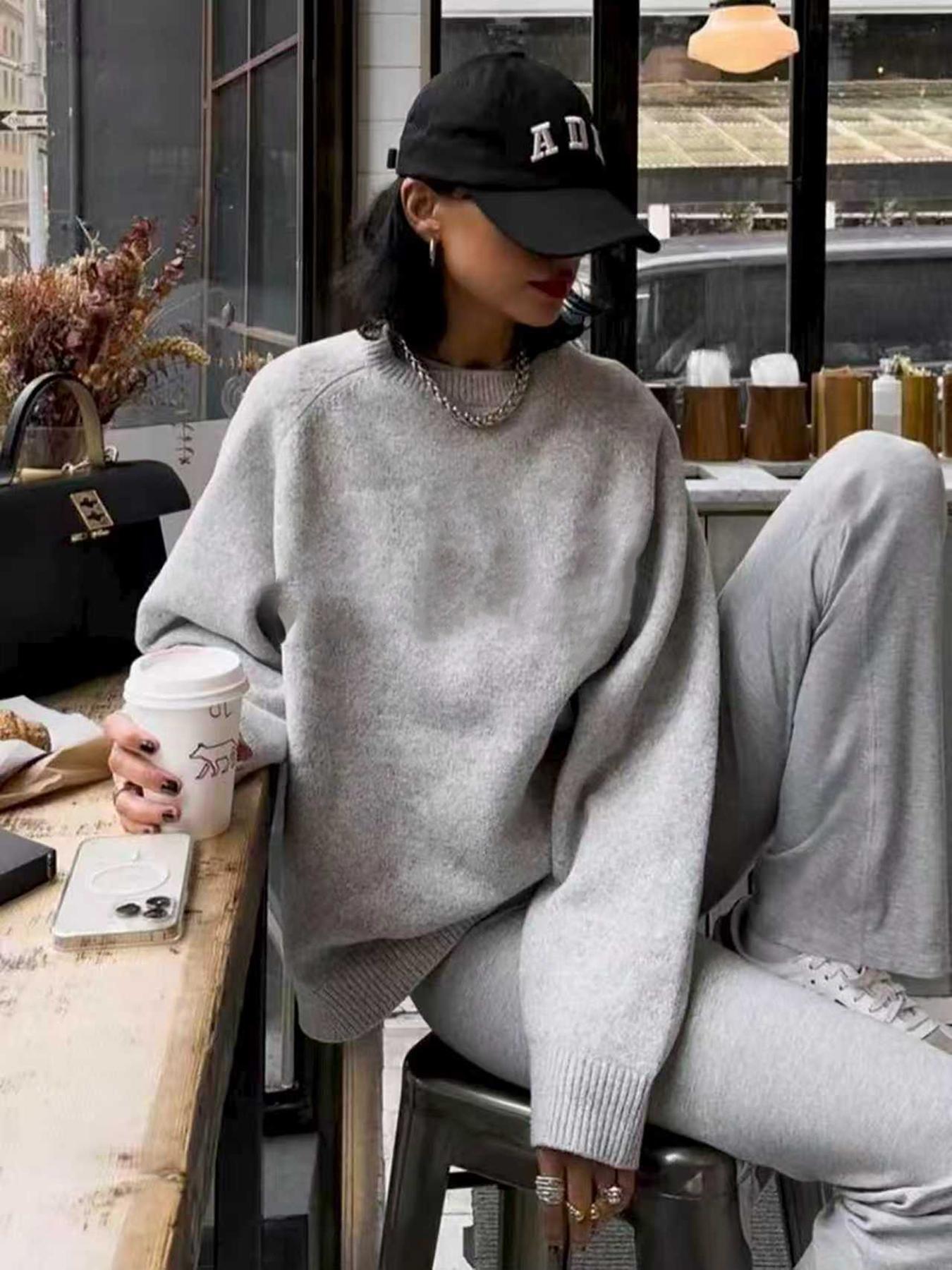 Women's Loose-Fitting Casual Knit Sweater, Soft Round Neck Long Sleeve Pullover, Simple Comfortable Solid Color Fashion Top