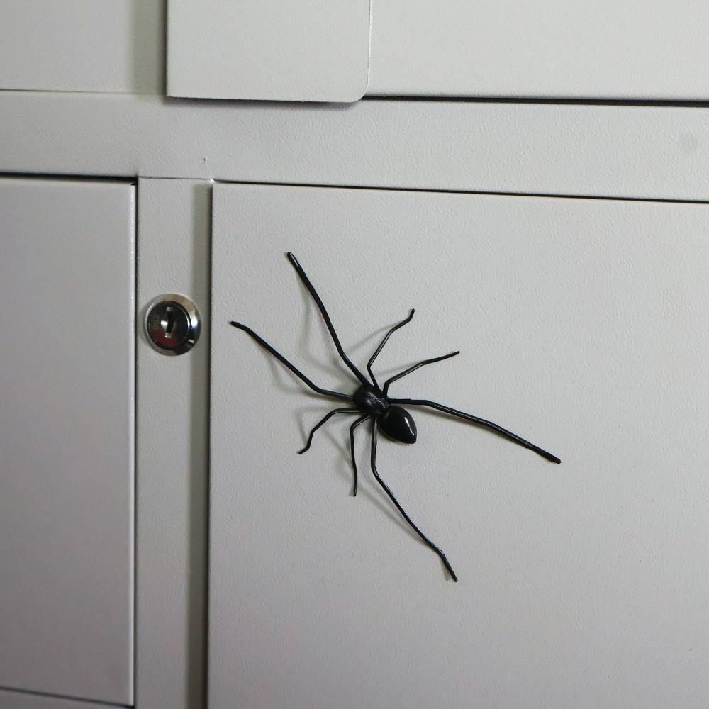 1pc Large Spider Shaped Fridge Magnet, Prank Scary Fun Magnetic Decor Design Suitable for Kitchen Office Whiteboard Storage Cabinet Multi-Scene Arrangement Easy Placement