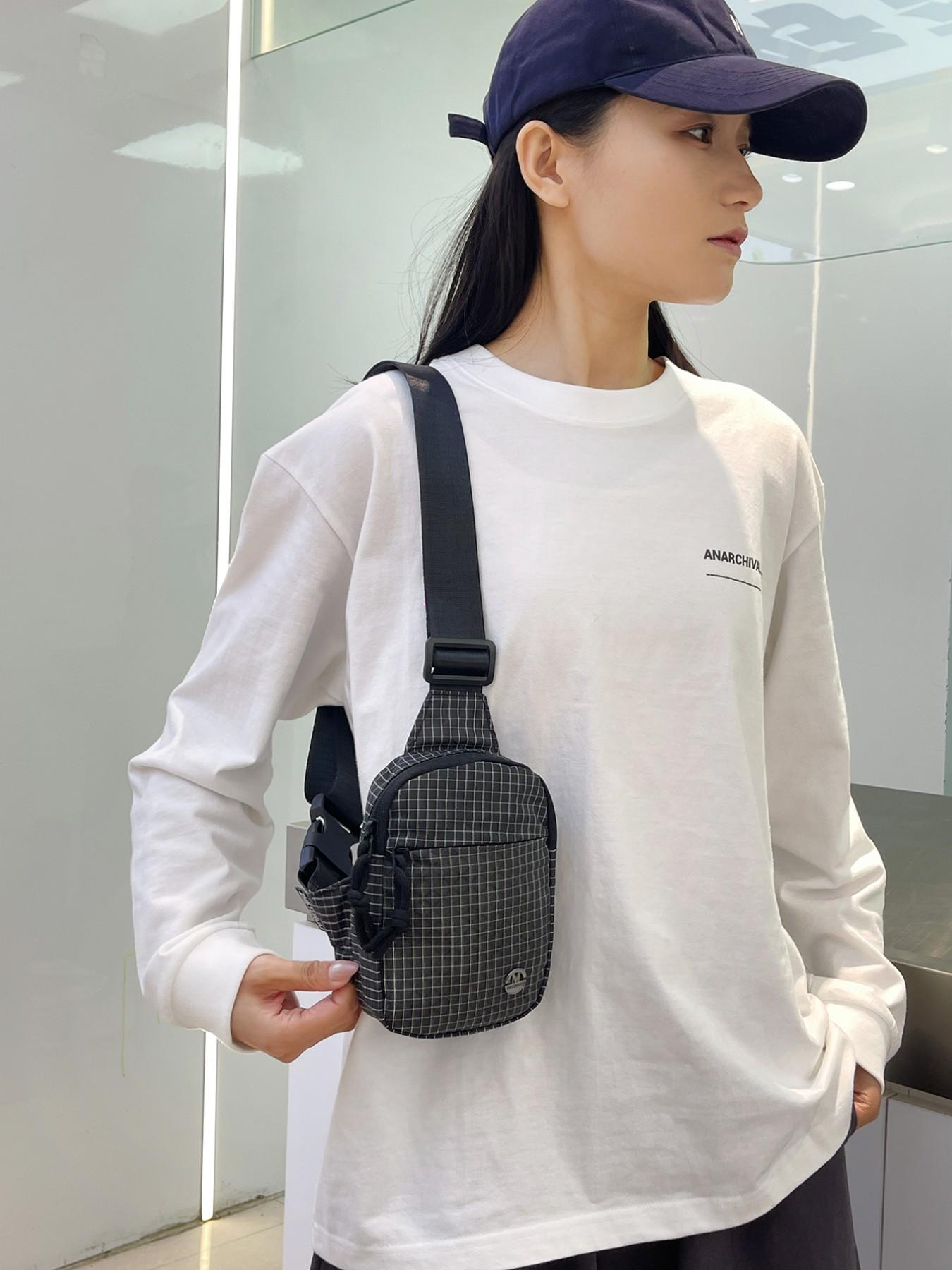 New Trendy Fashion Unique Design High-End Texture All-Season Outdoor Commute Versatile Travel Personality Casual Plaid Small Bag, Lightweight Unisex Multifunctional Shoulder Crossbody Bag