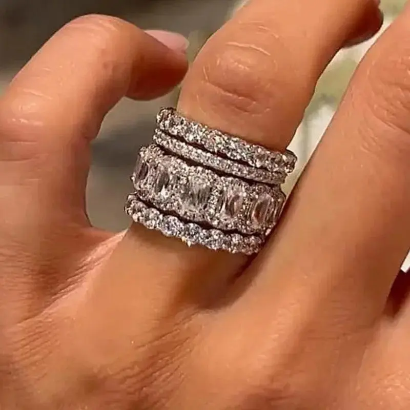 Women's 4-Piece Layered Rings Set, Cubic Zirconia Dazzle Jewelry with Luxurious Look, Sparkling Temperament Accessories for Wedding, Party Wear