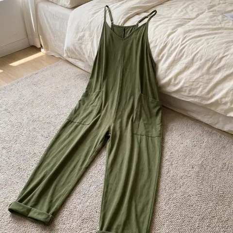 Plus Size Oversized Solid Color Loose-Fit Sleeveless Harem Overalls Jumpsuit, Casual Pocket Design, Comfortable Everyday Wear, Casual Comfy Jumpsuit