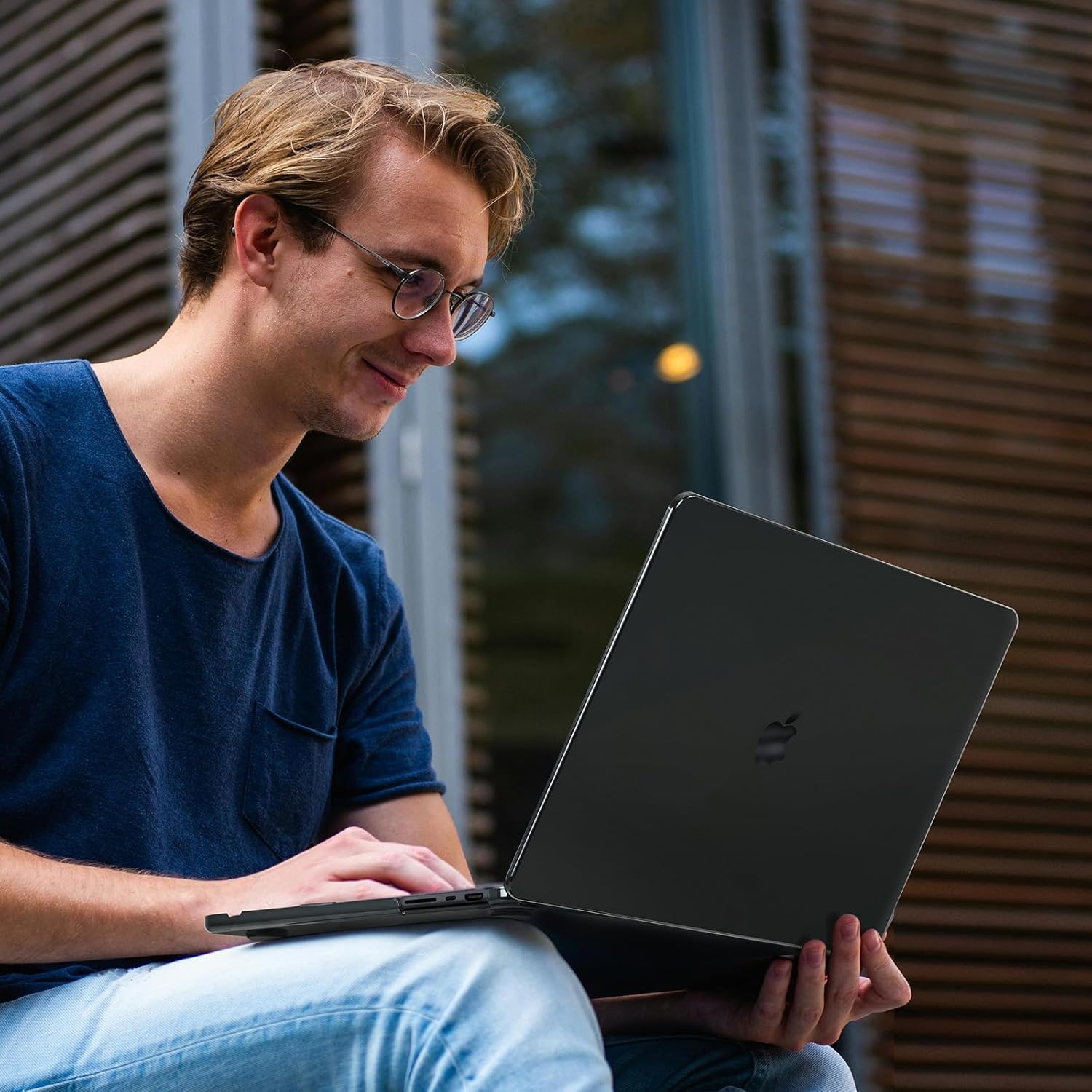 Fashion Anti-Scratch Hard Shell Case for Macbook Pro & Air, Transparent Tsa Standard Design, Durable Protection, Non-Slip Feet, Lightweight Plastic