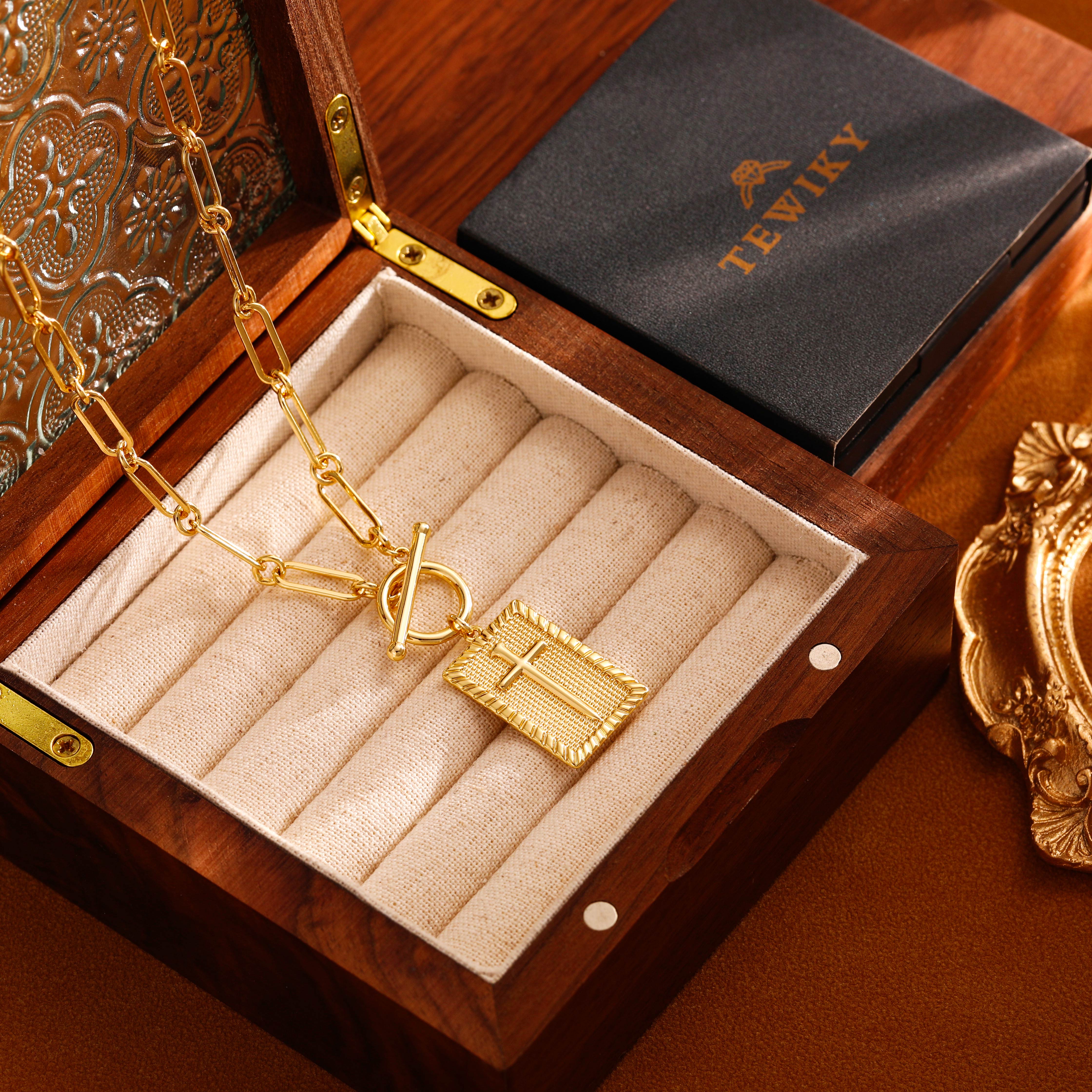 Loyalove Greenish Spring Charm Outdoorfun Cross Choker Necklace for Women - Thick Chunky Paperclip Chain, Cuban Link Chain, Hip Hop Fashion Jewelry, Trendy Easter Gifts