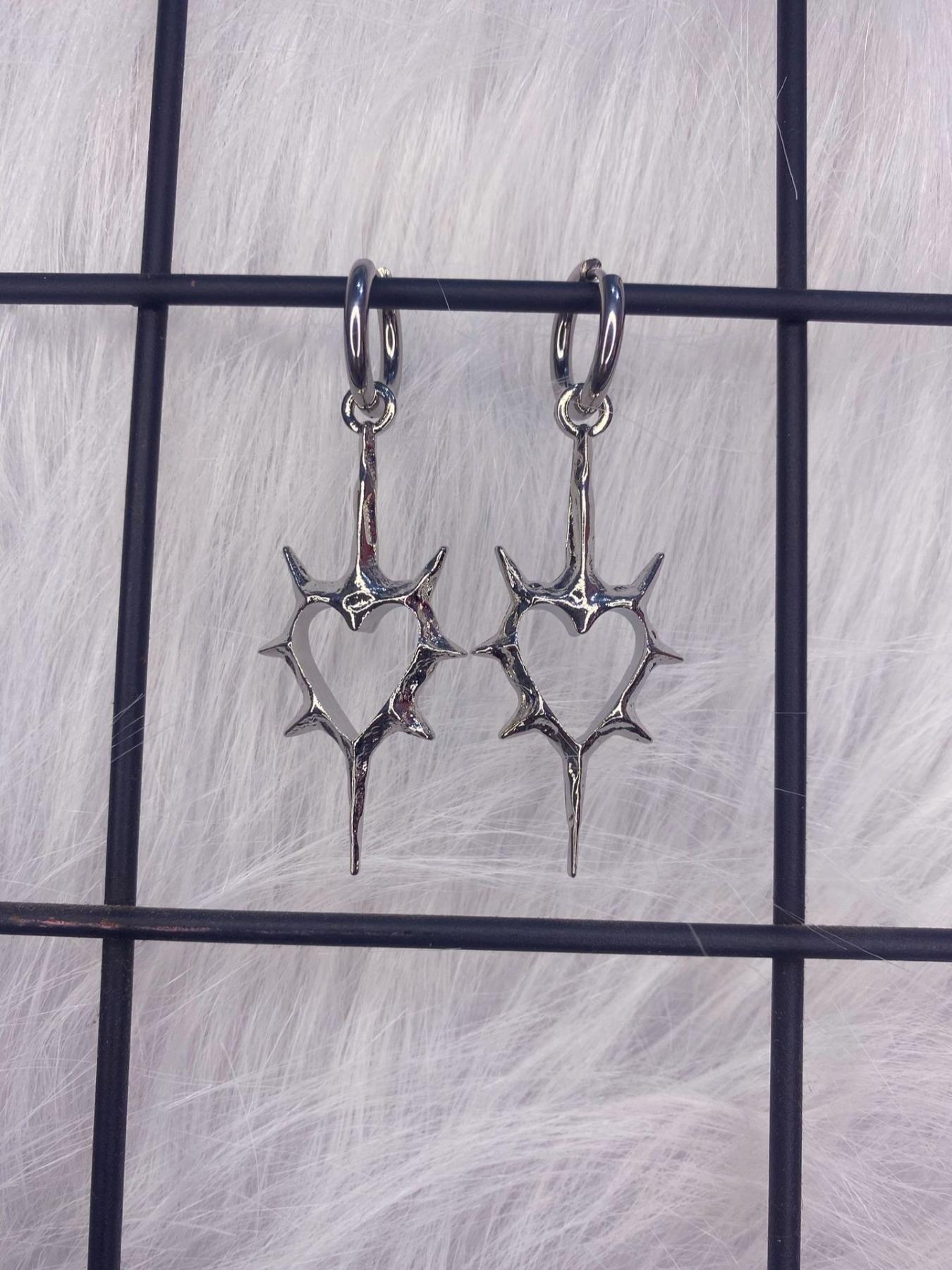 Elegant Hollow Thorn Heart Earrings, Unisex Metal Jewelry, Simple Design for Men and Women, Perfect Gift Idea, Durable and Stylish Accessory