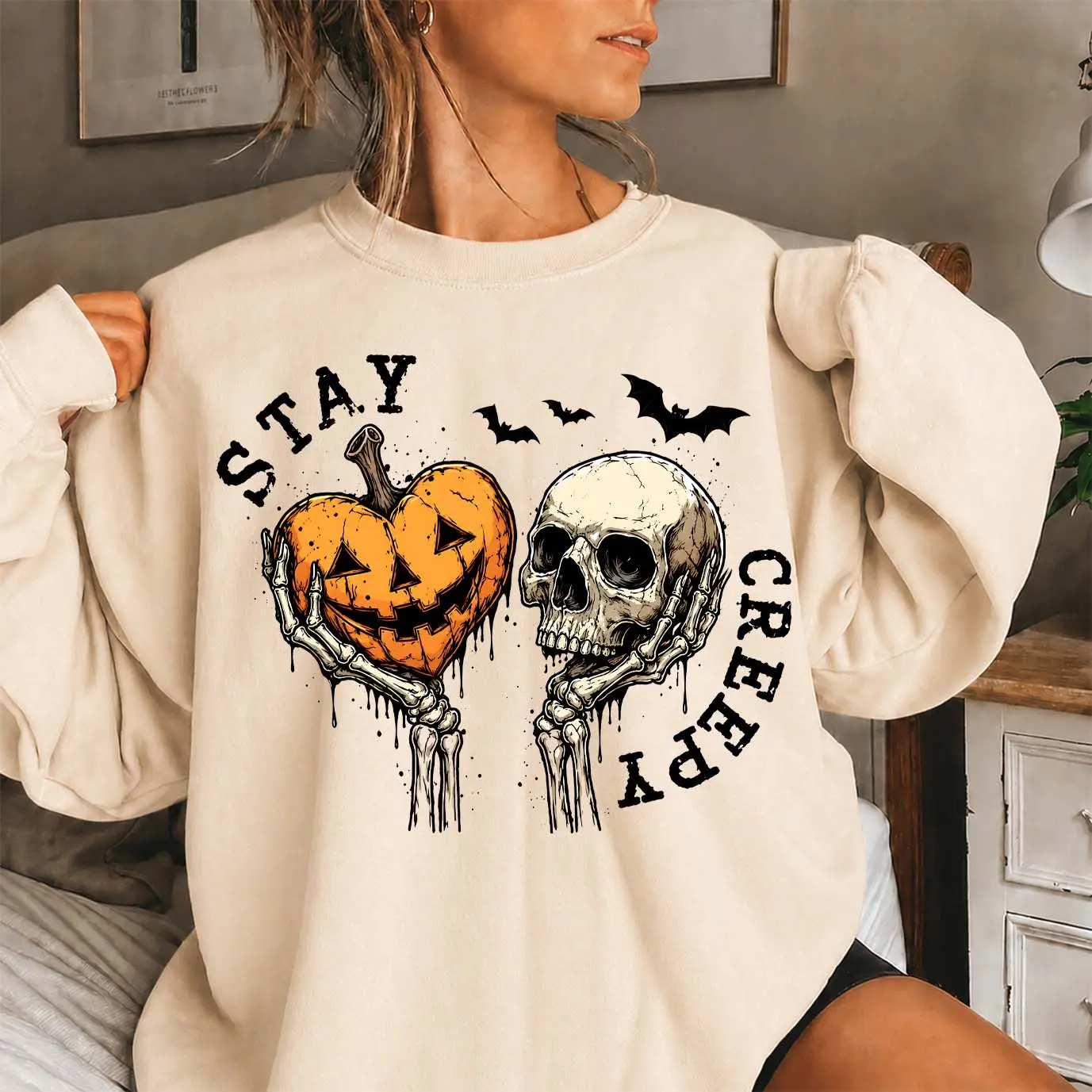 Women’s Halloween Skull & Pumpkin Heart Graphic Sweatshirt, Skeleton Hand and Bat Print Crewneck Pullover, Cozy Long Sleeve Fall Top, Vintage Spooky Season Shirt for Halloween Parties, Pumpkin Patch Trips, Weekend Wear & Autumn Gifts