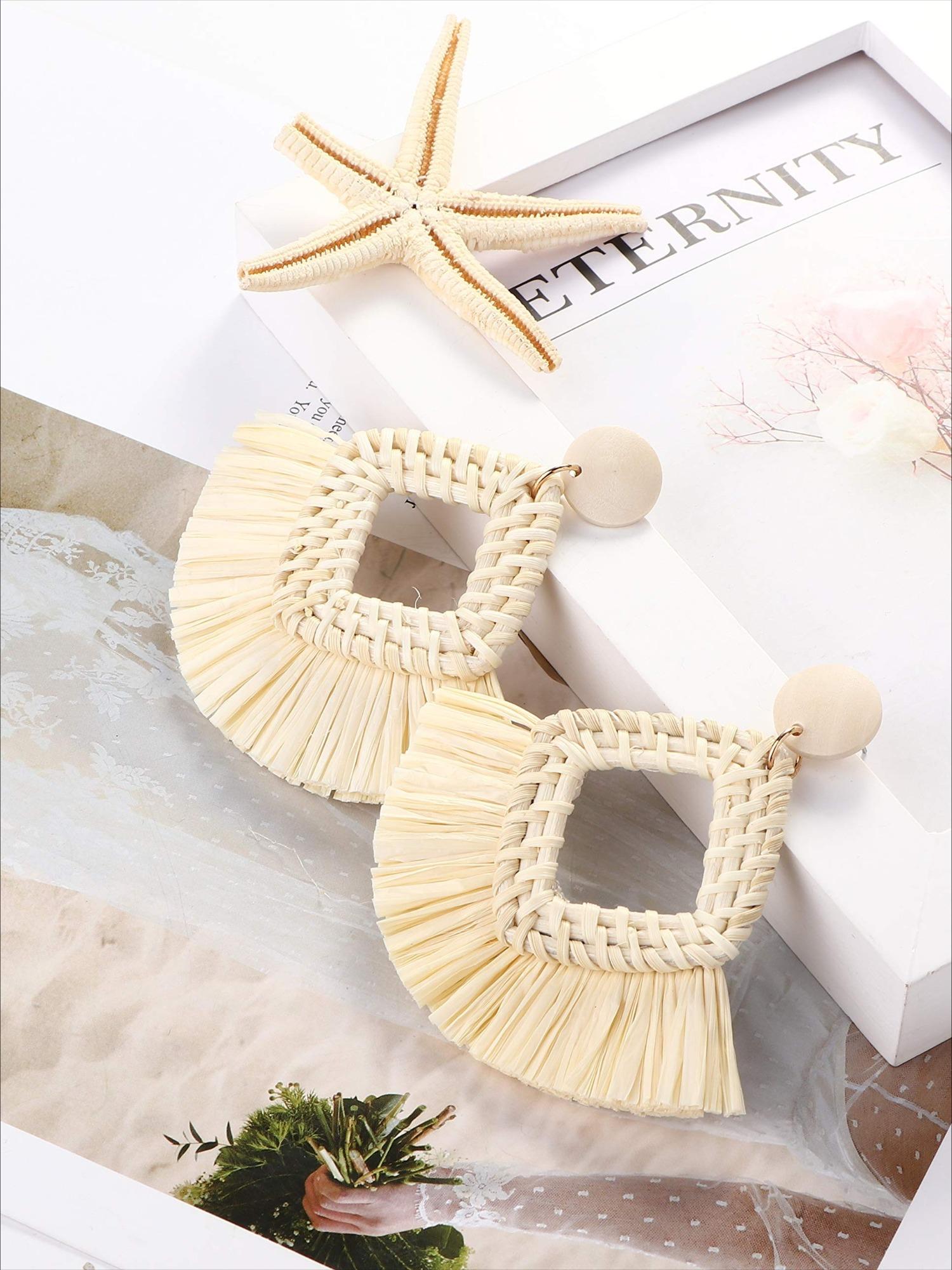 1 Pair Bohemian Beige Rattan Raffia Fringe Dangle Earrings for Women Men Handmade Natural Woven Straw with Elegant Wooden Decor Lightweight Fashionable Hypoallergenic Posts Provide Safe Comfortable Wearing Experience
