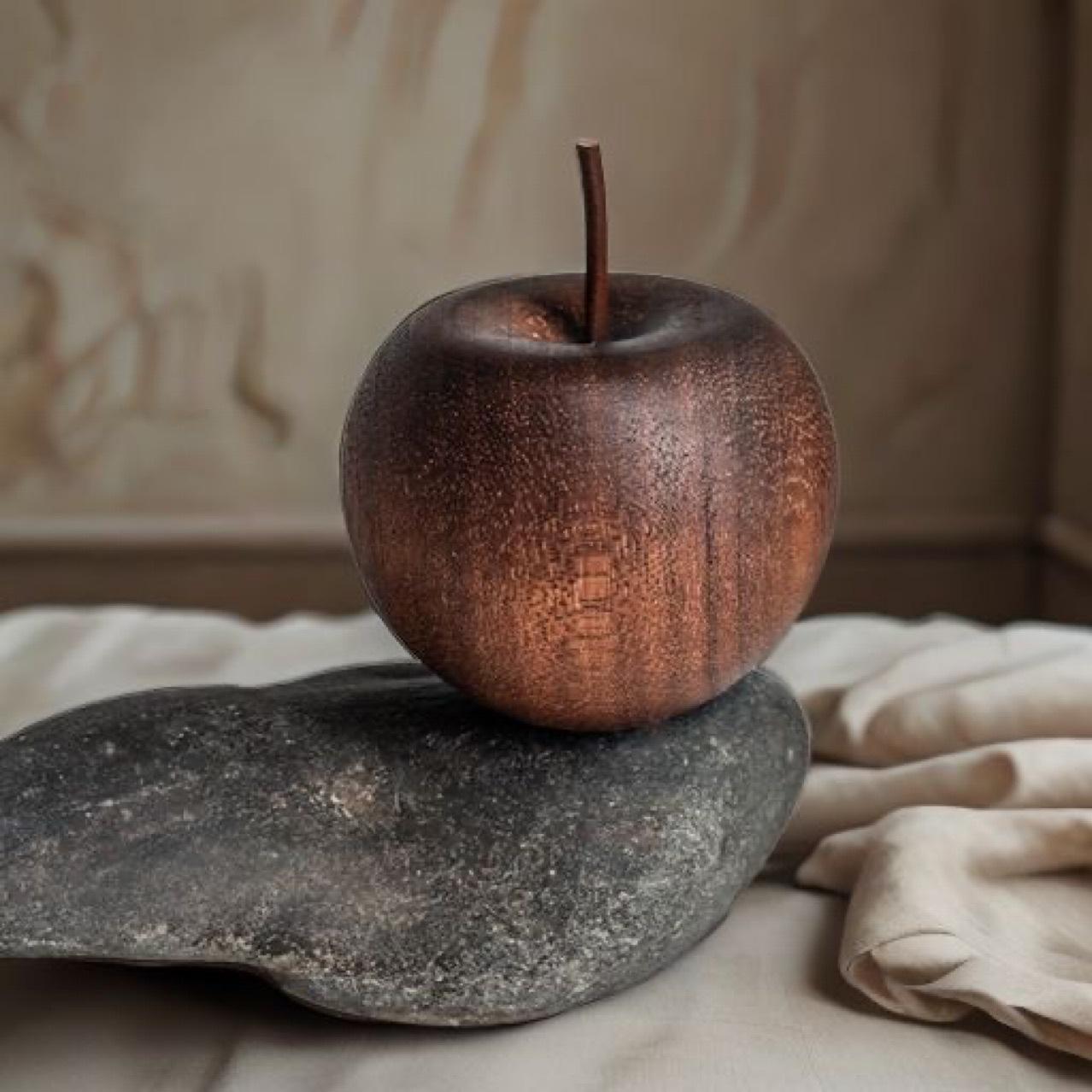 1 piece of natural texture, random pattern, solid wood, elegant wooden incense diffuser. Non-combustible, perfect gift choice – enhances air quality. Apple-shaped fragrance diffuser with natural wood grain. Suitable for homes, cars, offices, bathrooms.