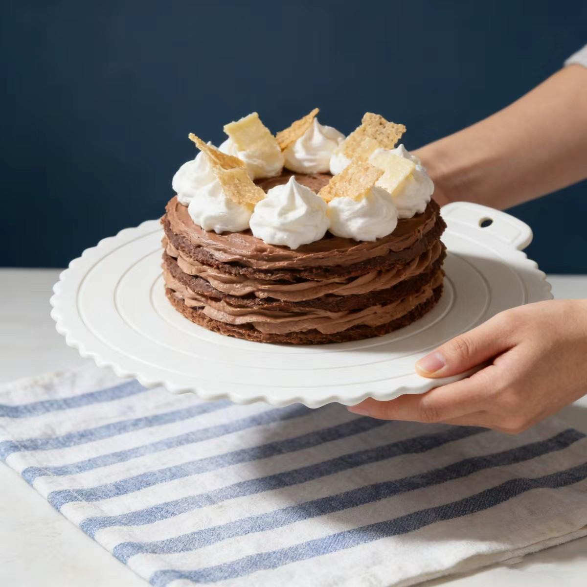 Reusable Cake Liner, Durable Plastic Design, Perfect for Baking Enthusiasts, Replaceable Alternative to Disposable Cake Pans