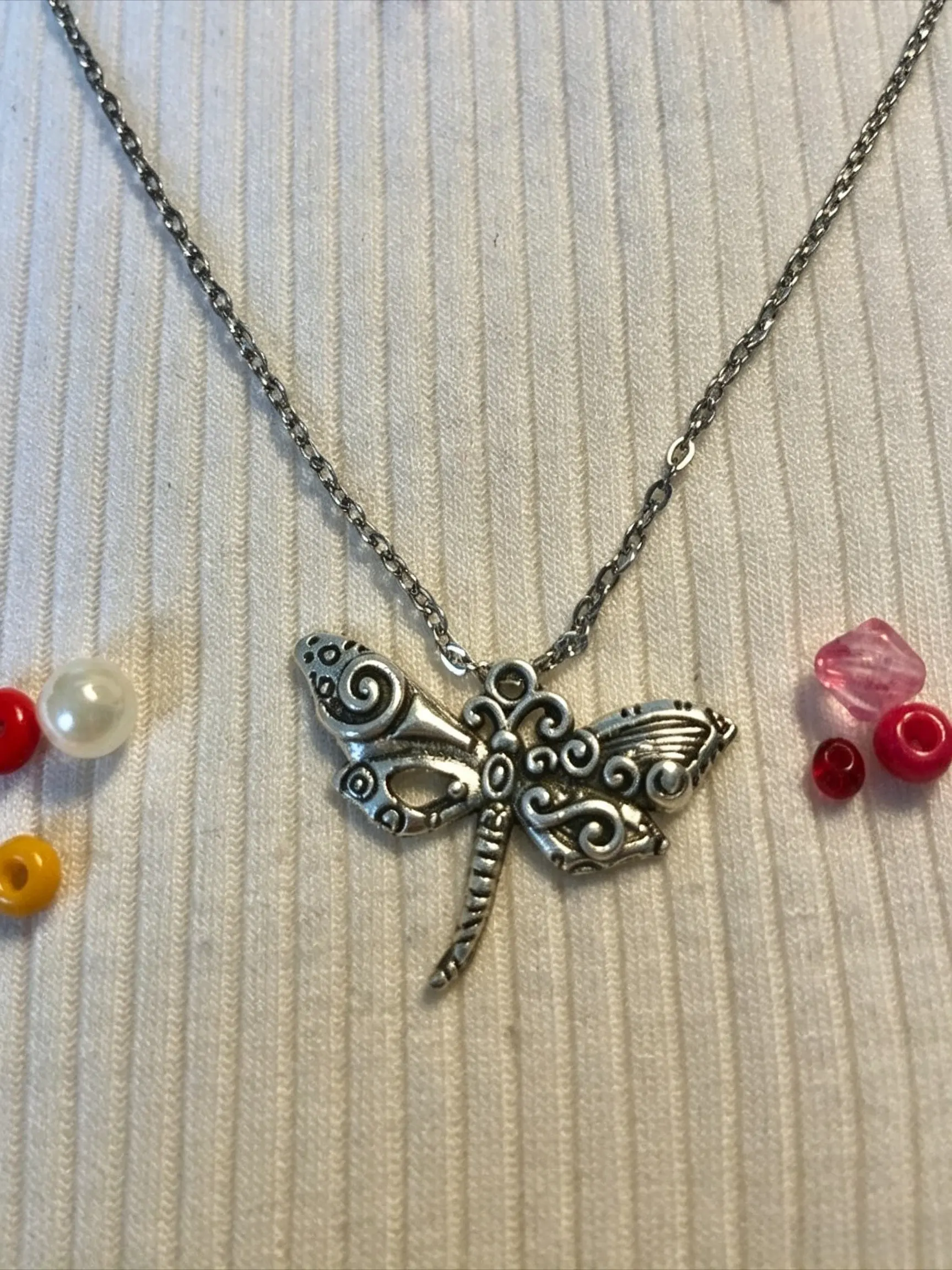 A Vintage-Style, Distressed, Carved Dragonfly Necklace for Women: Simple, Niche, Unique, Fashionable—Perfect for Parties, Gatherings, and Commuting