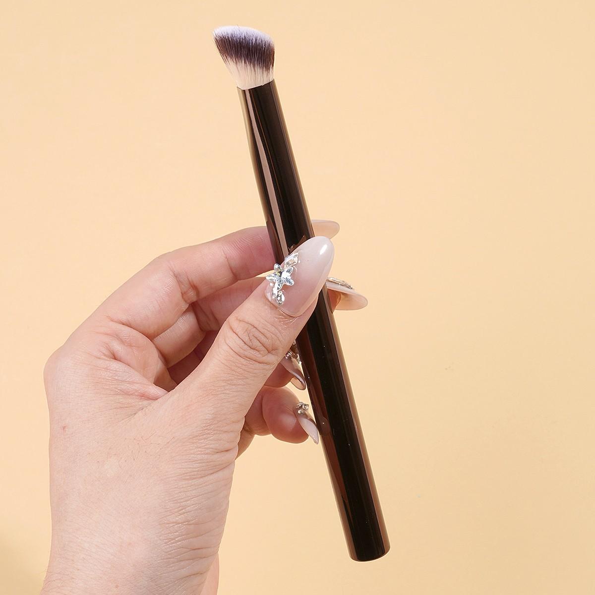 Maange Makeup Brush Concealer Tool, Essential Beauty Accessory for Flawless Application, Perfect for Daily Use & Professional Makeup Artists