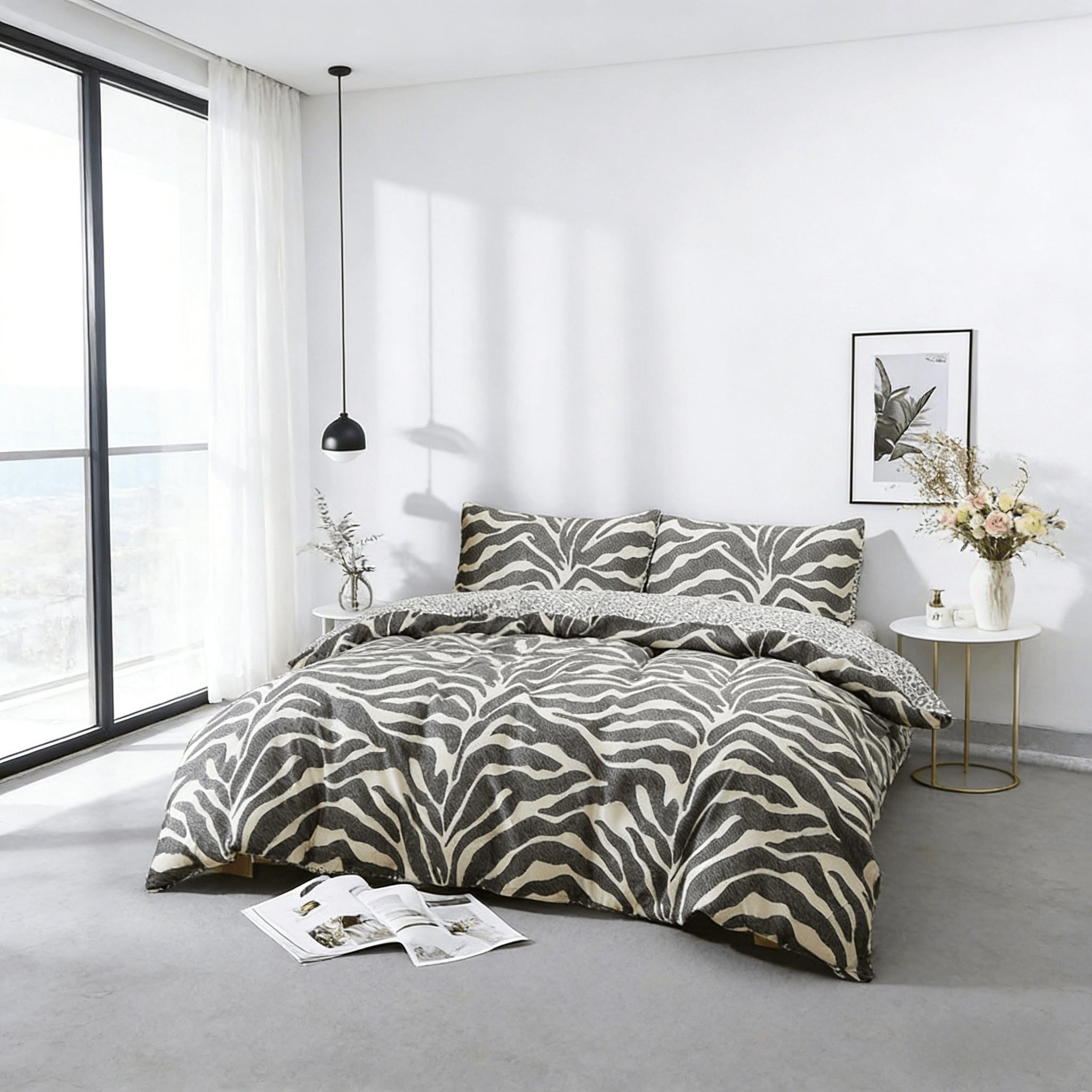 Zebra Print & Leopard Pattern Bedding Set, Reversible 3 Piece (1 Duvet Cover + 2 Pillowcases No Insert), Soft Comfortable, Soft Bedding Sets, All Seasons Use, Gift Idea