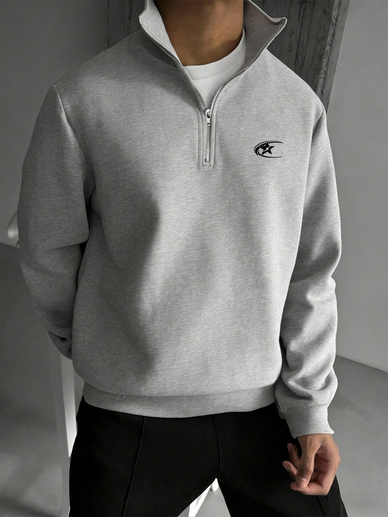 Men's Light Gray Minimalist Half-Zip Sweatshirt, Casual Fashion Sweatshirt, Soft Stretch Quarter-Zip Pullover with Chest Print, Wrinkle-Resistant Breathable Stand Collar Top in Loose Fit, Ideal for Daily Commutes, Office Casual Wear