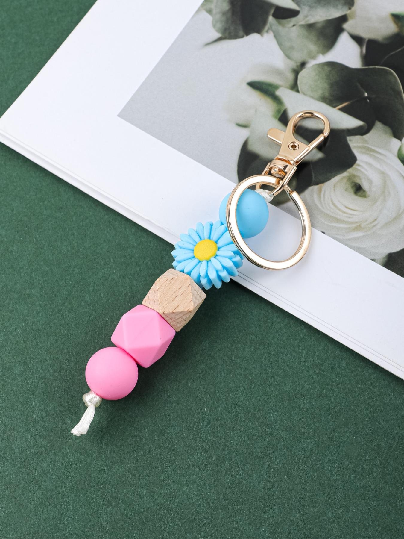 Elegant Daisy Keychain, Soft Silicone Beaded Wristlet, Perfect Mother's Day Gift for Mom, Viral Tiktok Accessory, 1pcs