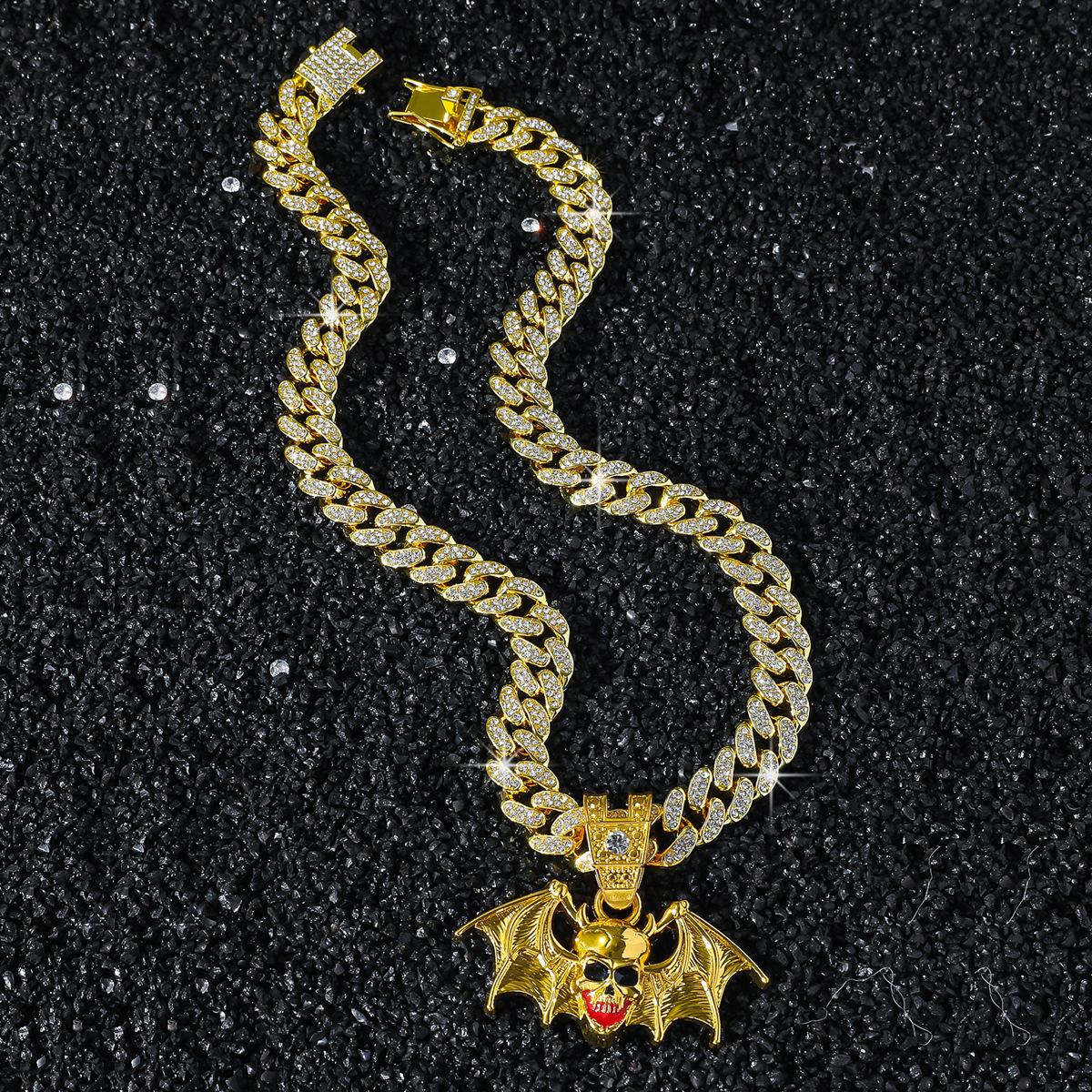 New European and American style personalized men's hip-hop Halloween quirky bat skull pendant necklace