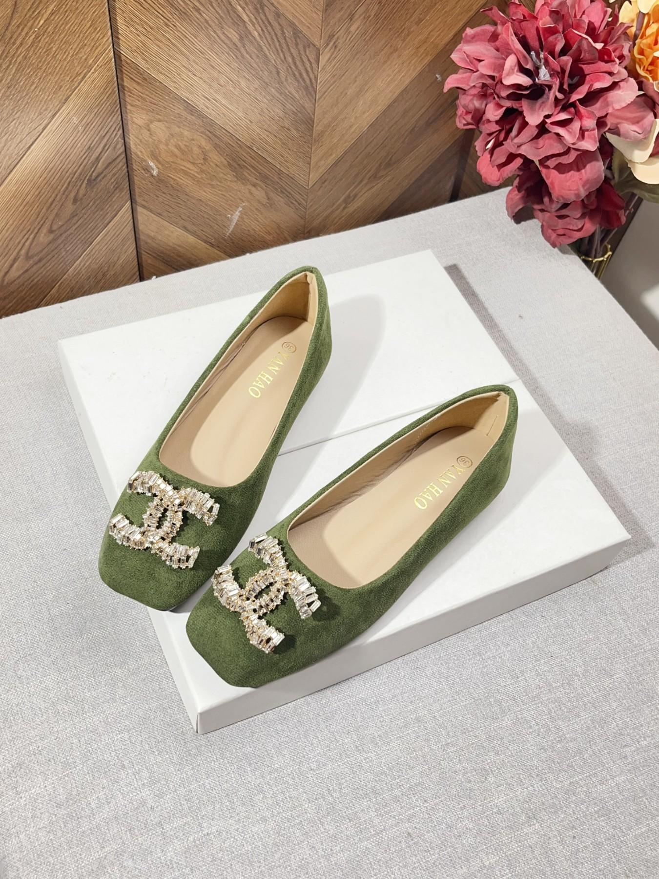 Luxury Rhinestone Double C Buckle, Soft Velvet Upper, Square Toe, Comfortable Flat Rubber Sole, Slip-On, Versatile Fashion Women's Shoes