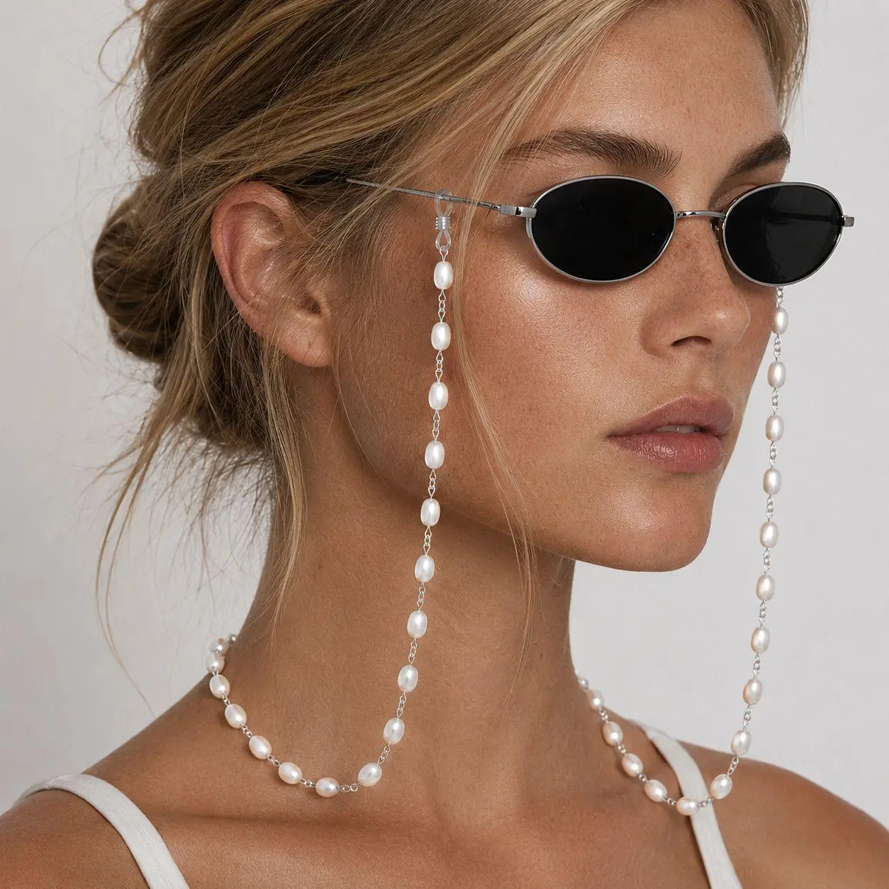 Pearl Eyeglass Chain for Women – Elegant Beaded Glasses Strap with Anti-Slip Silicone Holders, Trendy Fashion Sunglasses Chain Necklace Accessory, Chic Eyewear Holder for Daily Wear, Travel, Office & Vacation