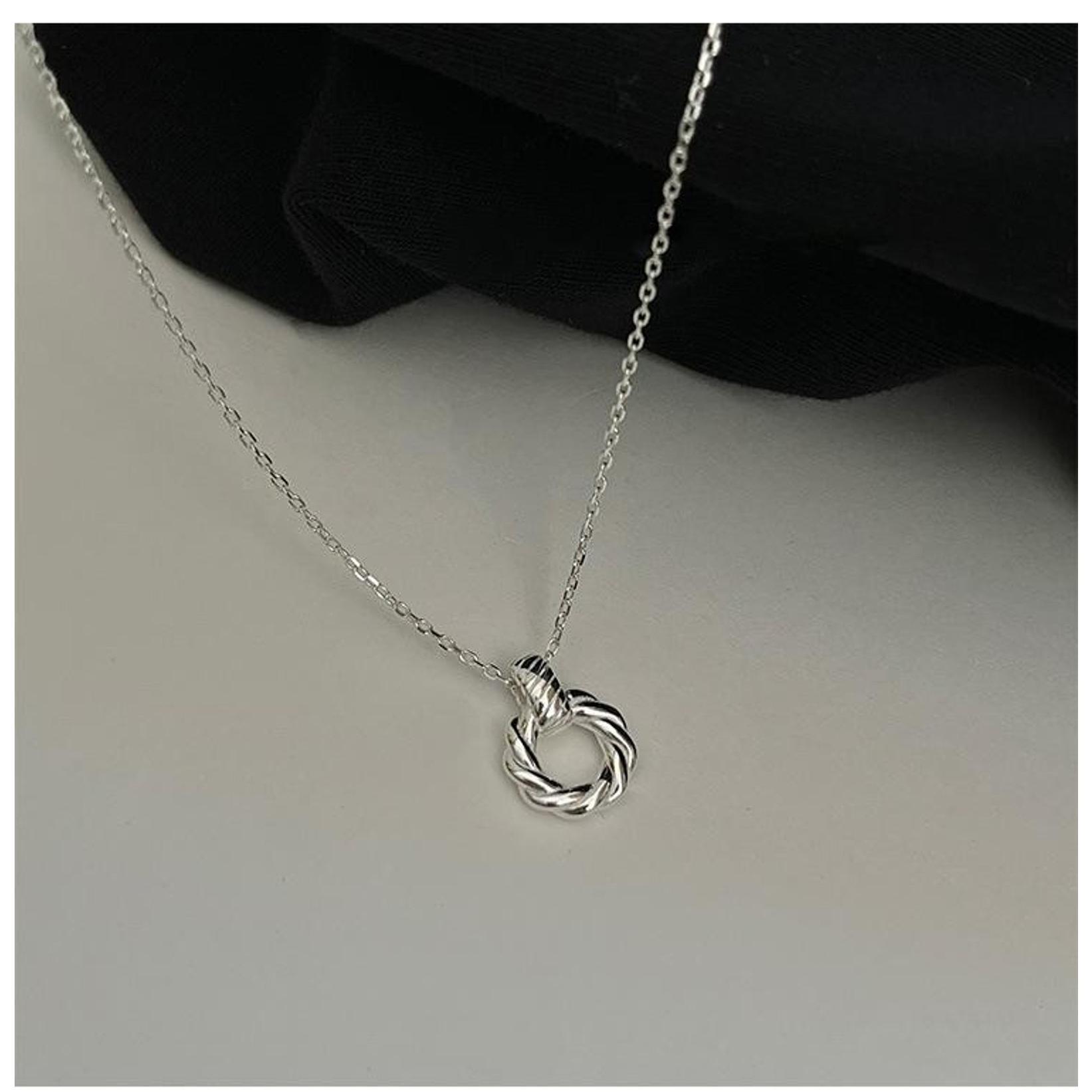 S925 Sterling Silver Small Round Necklace New Year Style Light Luxury Minimalist High-end Niche Design Collarbone