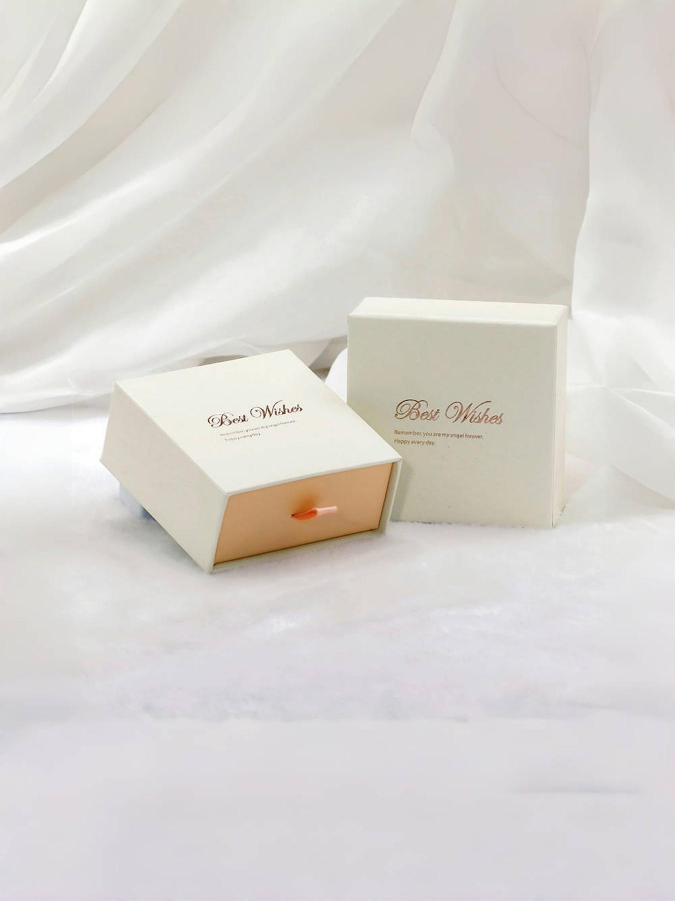 White turquoise footprint pendant bracelet - Mother's Day gift, pregnancy gift, gift for pregnant women, gift for new mothers, beaded bracelet for new mothers