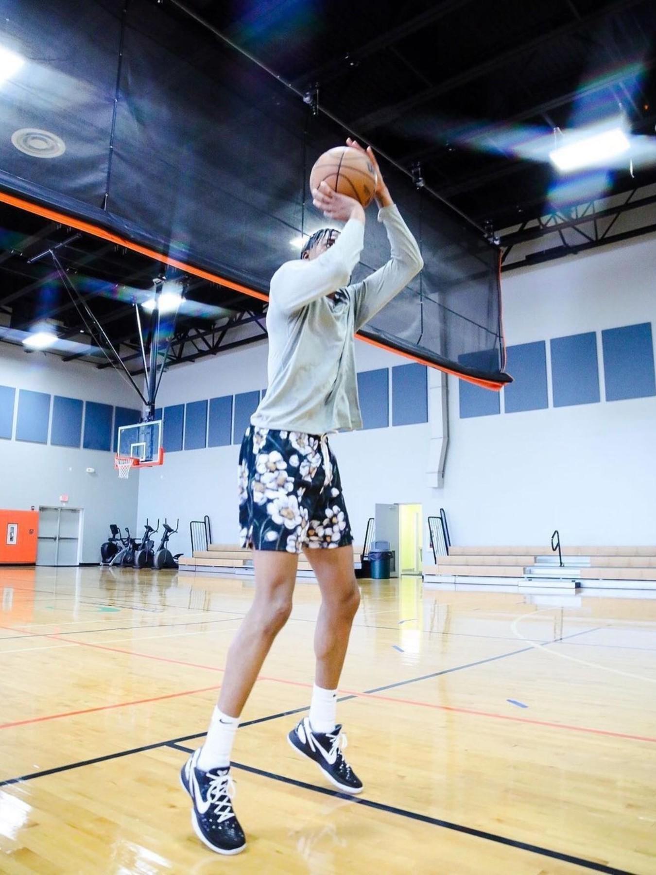 Ryoko/rain Casual Mesh Basketball Shorts for Men and Women, Summer Above-The-Knee Four-Quarter Pants, Elastic and Versatile