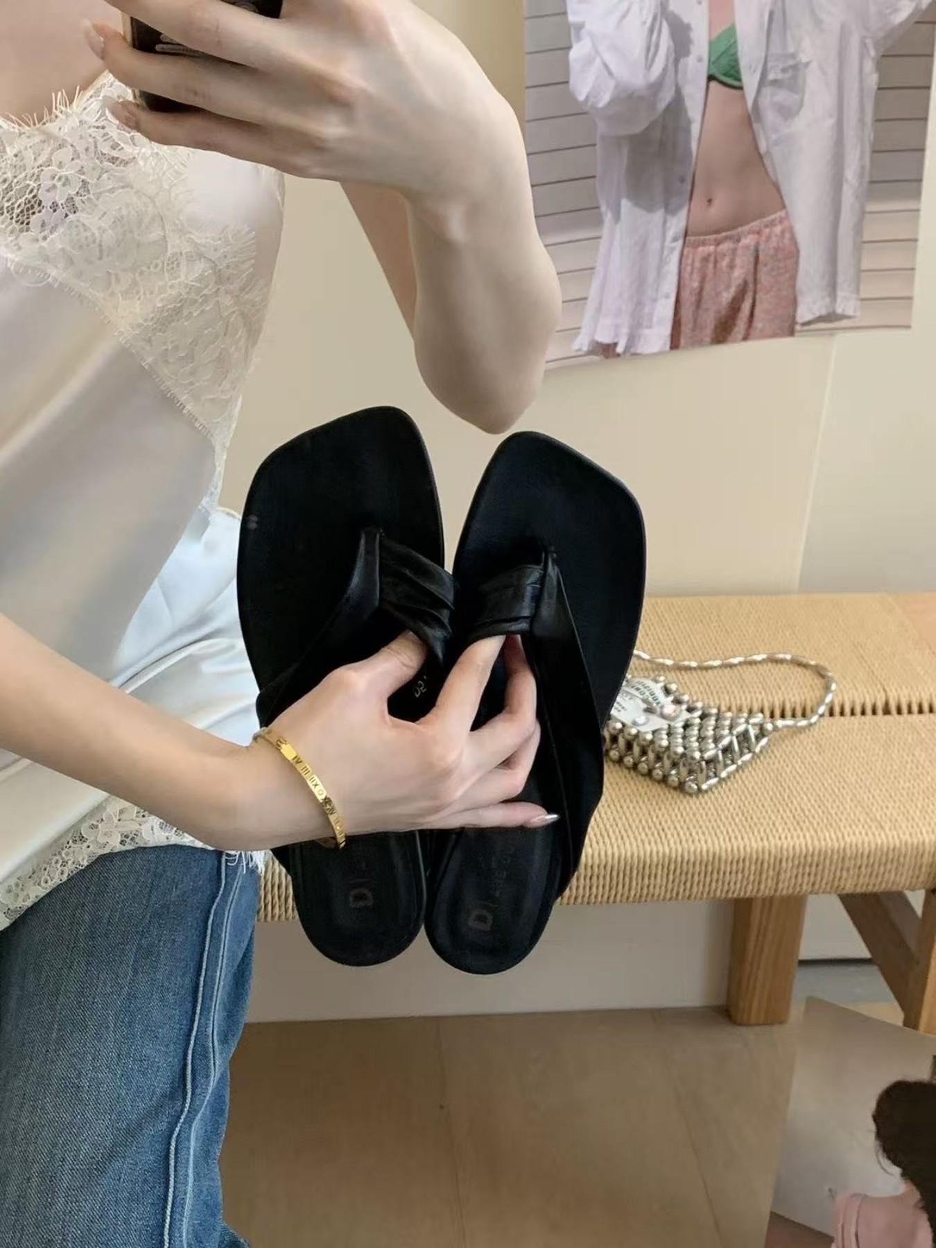 2026 Summer New Square Toe Sandals for Women, Outdoor Wear, Flat Sole, Slip-On, Comfortable Beach Shoes, Trendy Footwear