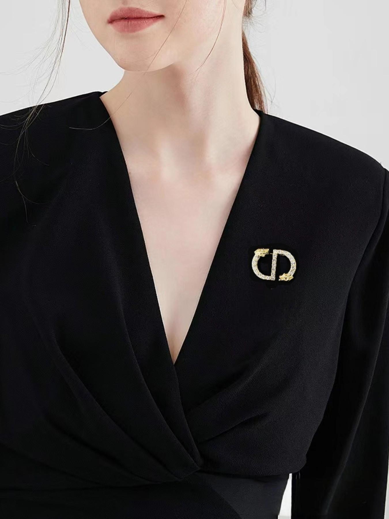 Elegant Letter Pattern Brooch, All-Seasons Fashion Accessory, Business Style Pin, Perfect Gift for Women, High-Quality Design