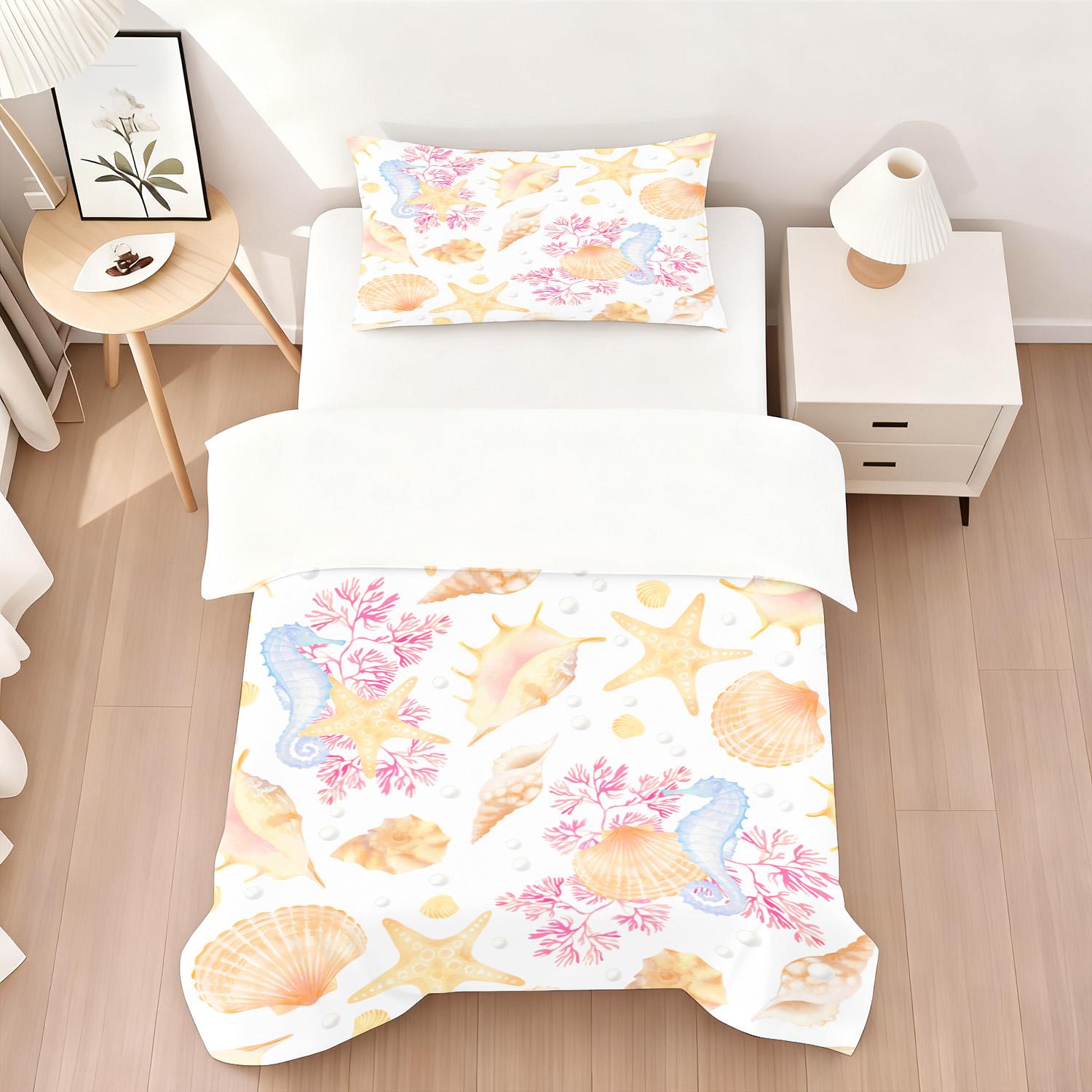 seashell-patterned bedding set includes one duvet cover and one pillowcase (filling not included). It is soft, lightweight, and perfect for family bedrooms and children's rooms.