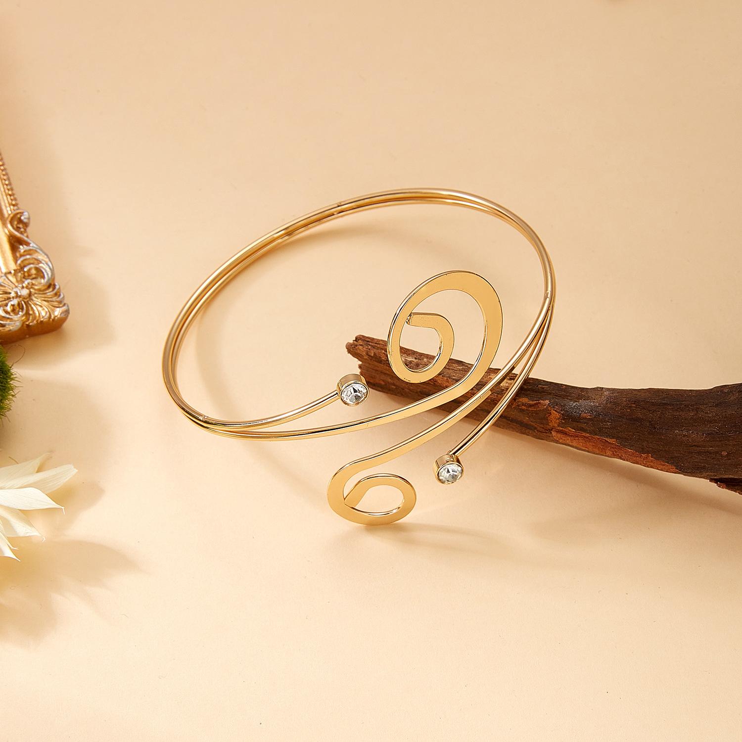 Elegant Starfish and Seashell Open Bangle Bracelet for Women Adjustable Metal Arm Cuff Jewelry Trendy Ocean Inspired Fashion Accessory Summer Beach Style