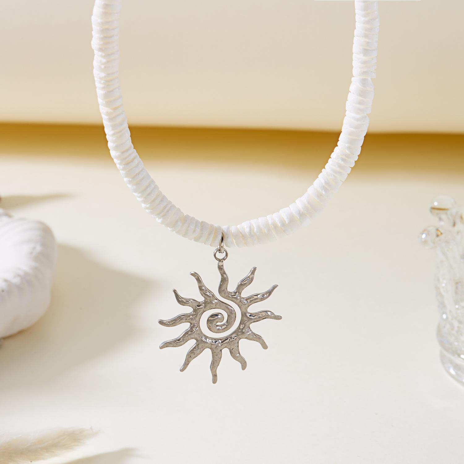 Bohemian Vacation Style Sun Flame Natural Stone Necklace, French Vintage Beaded Pendant Chain, Unique Jewelry Accessory