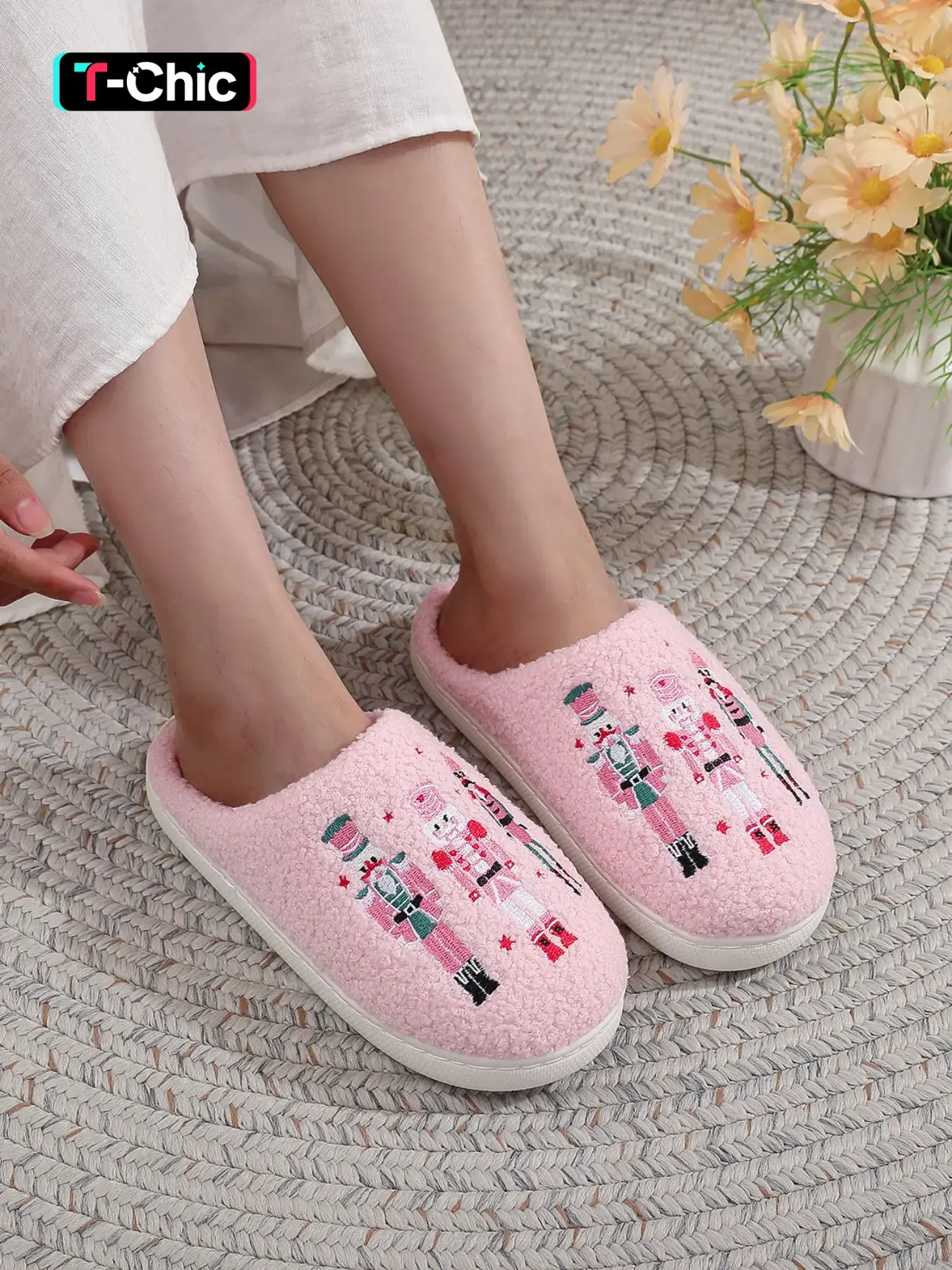 Women Christmas Nutcracker Embroidery Closed‑Toe Plush Slippers, Pink Fuzzy Fleece Lined Warm House Shoes, Festive Holiday Gift Non‑Slip Indoor Home Slippers For Autumn Winter, Anti Slip Warm