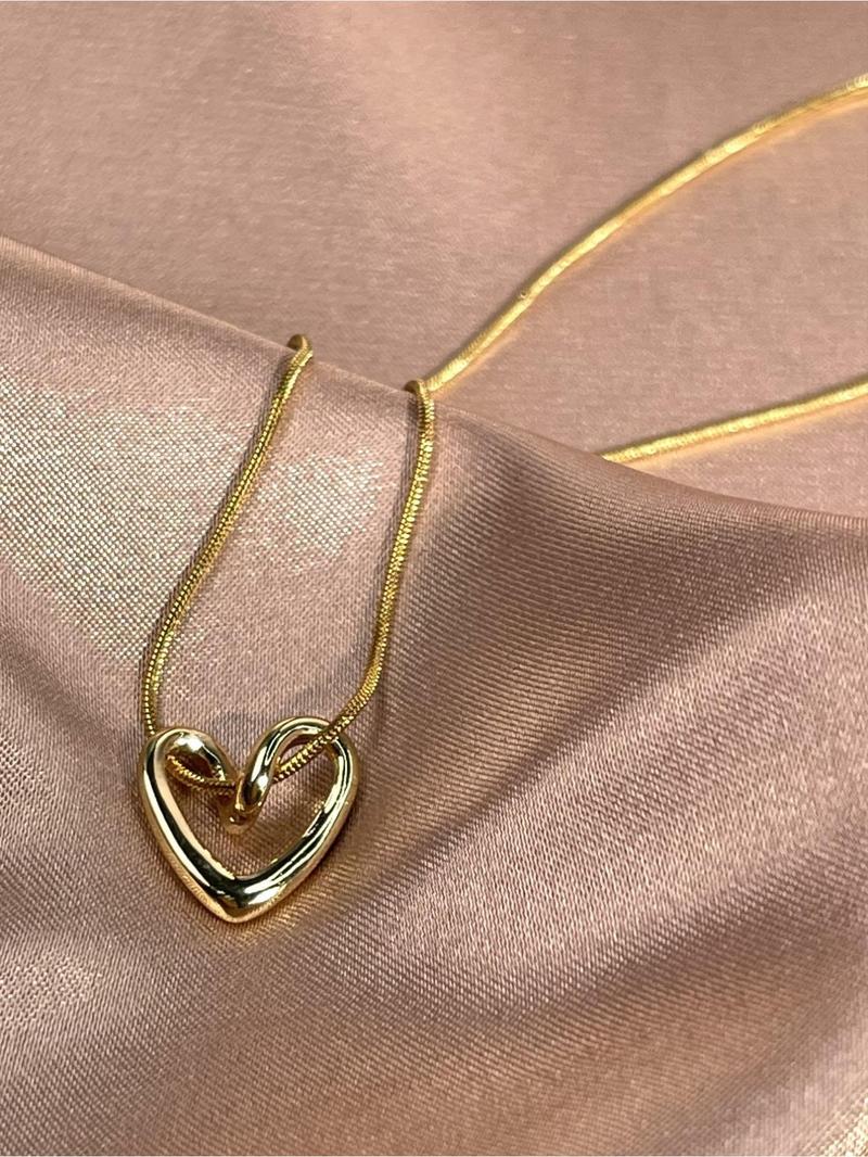 Women's Stainless Steel Heart Pendant Necklace, Love Heart Necklace, Simple Vintage Design, Fashionable Daily Wear Jewelry for Women