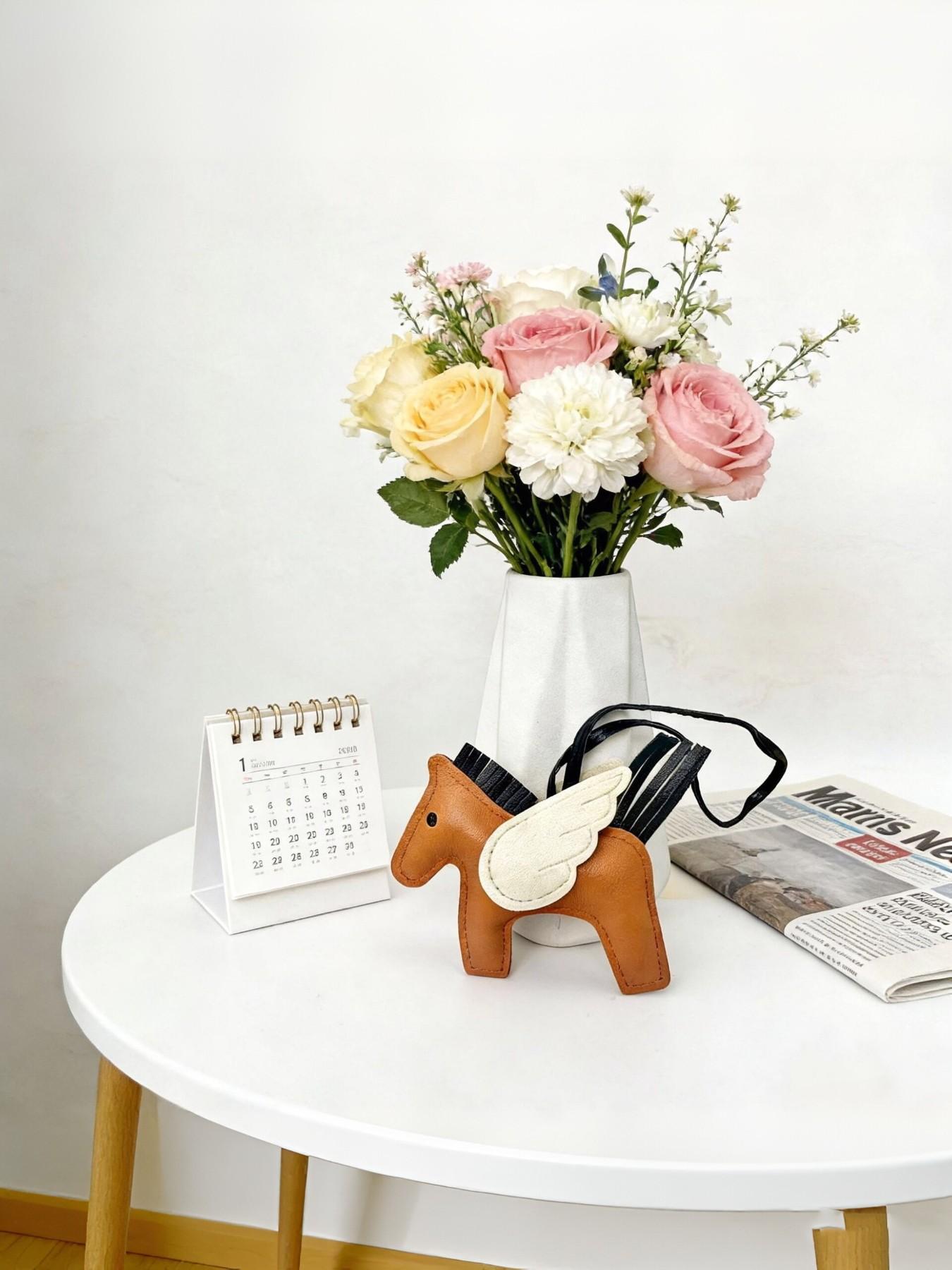 Cute Creative Wings PU Leather Keychain, Cartoon Horse Bag Charm, High-Quality Accessory, Perfect Gift Idea