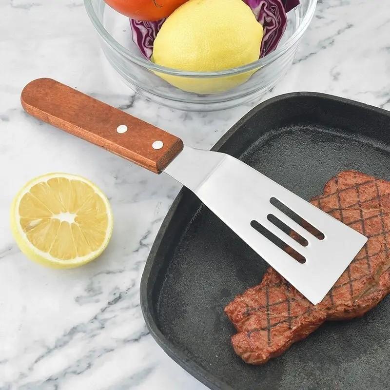Stainless Steel Cake Spatula with Wooden Handle, BBQ Grill Tool, Ideal for Cast Iron Pans, Grills, and Baking, Cooking Utensil