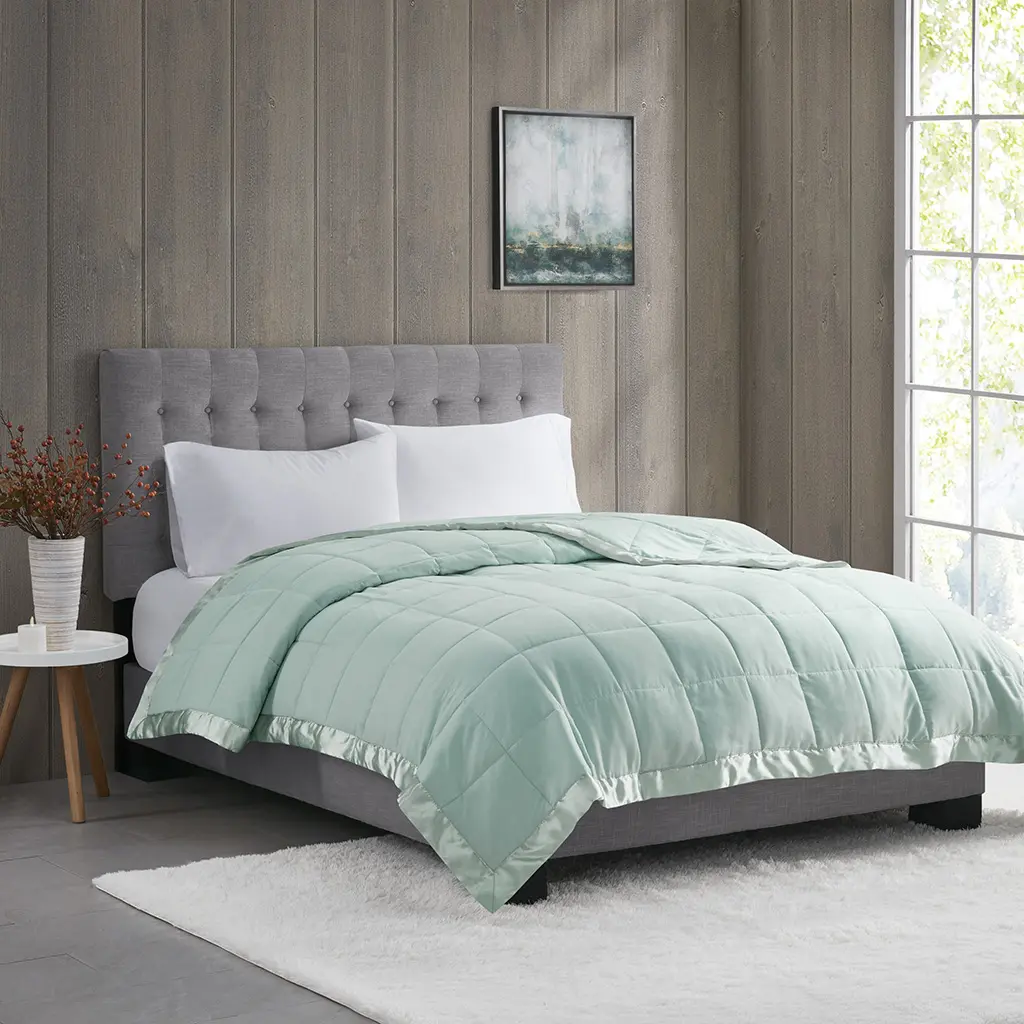Nokaa Lightweight Down Alternative Blanket with Satin Trim - Full/Queen Size Bedding, Soft Cozy Bedroom Blanket for All Seasons, Hypoallergenic, Breathable, Machine Washable, Seafoam