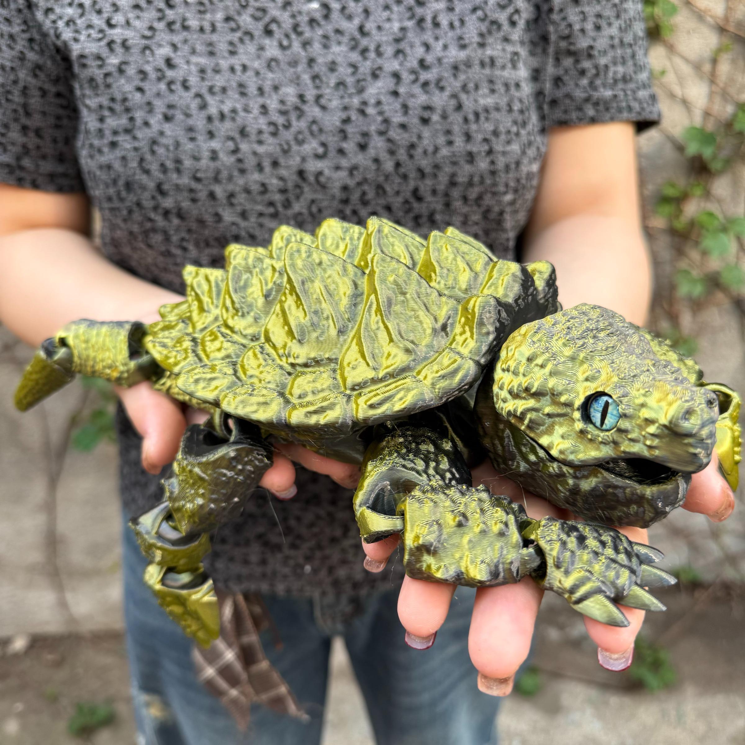 3D Printed Crocodile Statue Decoration, Two Sizes Available, Unique Home Decor, Christmas Gift, Realistic Eyes, Moveable Joints, Turtle Designs