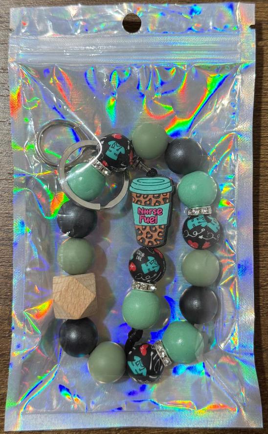 Nurse Themed Beaded Keychain, Handmade Silicone Wristlet, Leopard Print Beads, Anti-Lost Keychain for Medical Staff, Ideal Gift