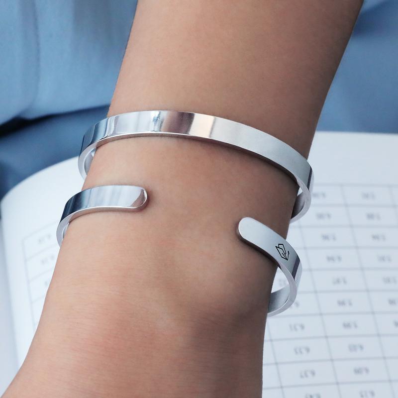 MYTYS Inspirational Cuff Bracelet Bangle for Women Keep Going Motivational Mantra Quote Engraved Bangle Cuff Stylish & Meaningful Accessory