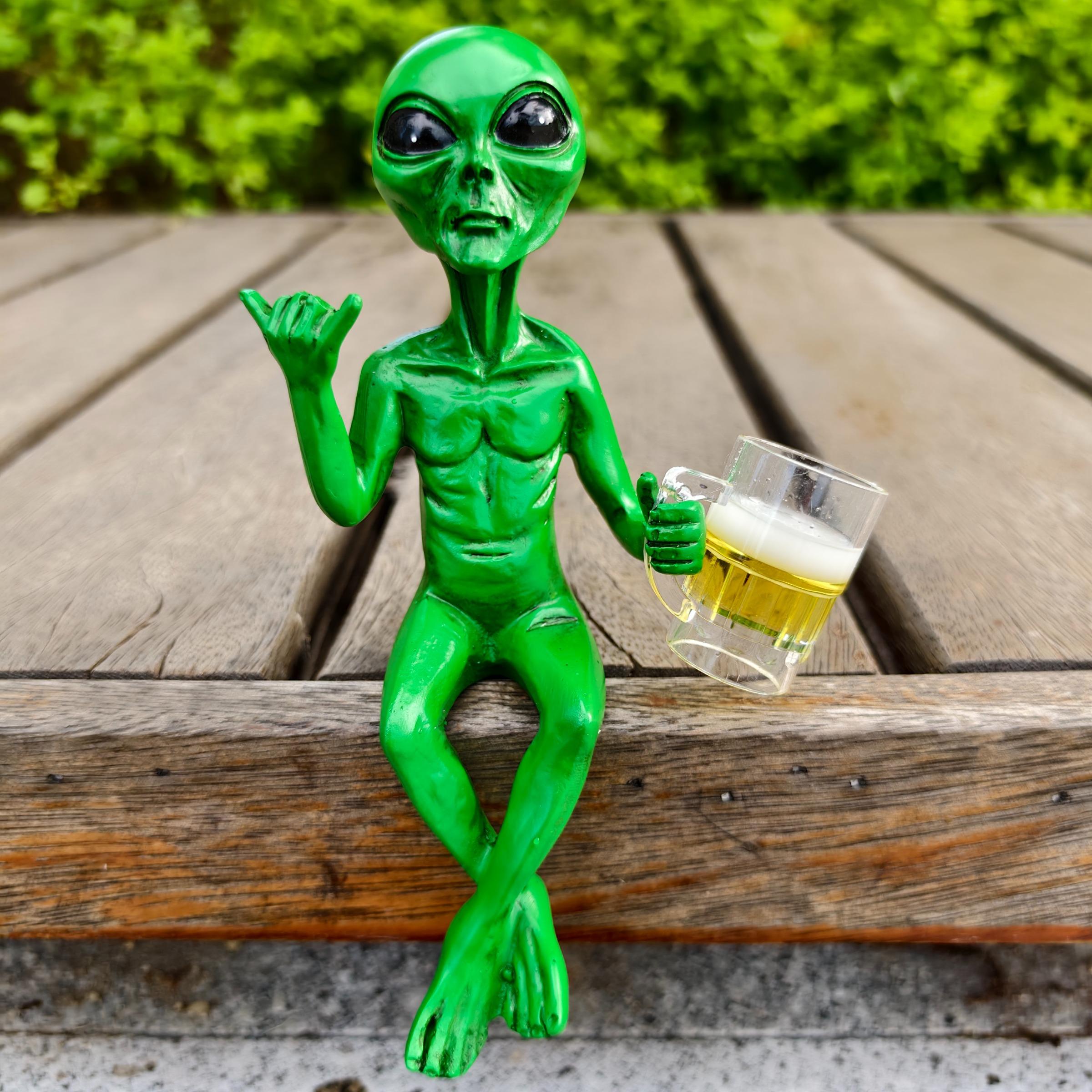 Alien Design Beer Drinking Statue, 1 Box Fun & Humorous Outer Space Decor, Alien Figurine with Beer Mug, Ideal Gift for Sci-Fi Fans, Ornaments, Decoration, Shelf #GLOBAL PICKS