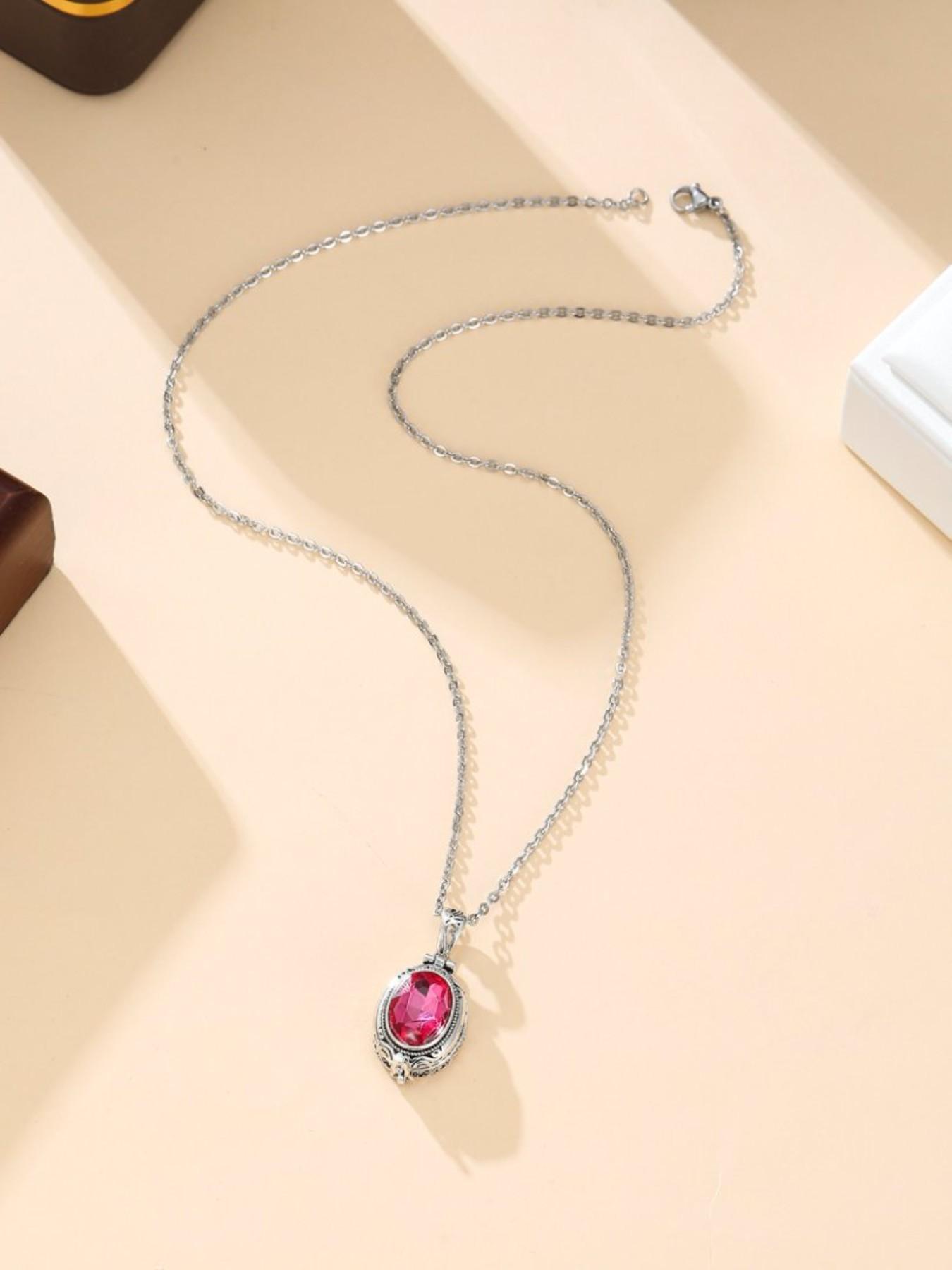 A Vintage-Style, Fashionable, Openable Rhinestone Photo Box Pendant: A Unique, Niche Design for Women—a Versatile Picture Necklace for Everyday Wear and Commuting