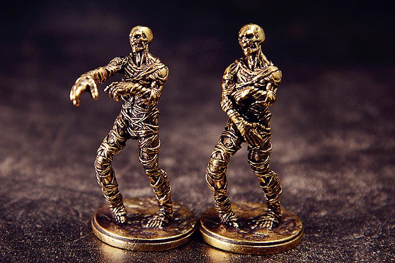 Brass Made Zombie Statue Corpse Shape Figurine Vintage Golden Metal Walking Dead Miniature Display with Base Home Decor Ornament