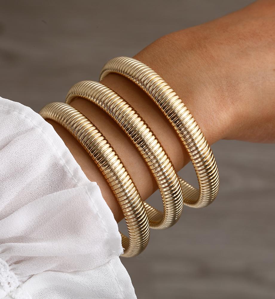 17KM Gold Bracelets for Women, Gold Bangles for Women Chunky Bangle Bracelets for Women Bracelets Stack Tarnish Free Gold Jewelry Set of 3 for Women Accessories for Her Gifts, Permanent jewelry